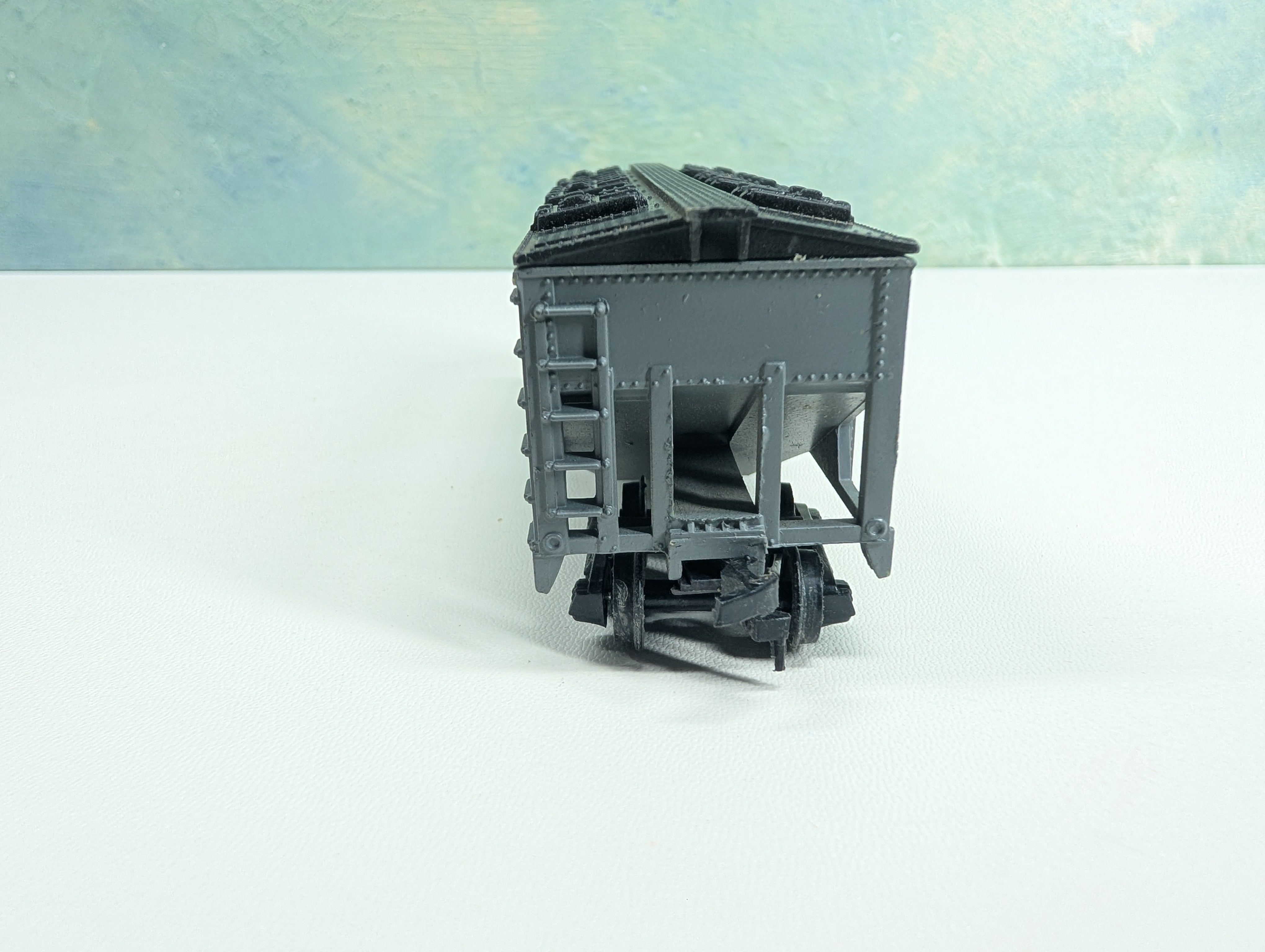 USED Varney HO Scale Covered 2 Bay Hopper Polyethylene DOW