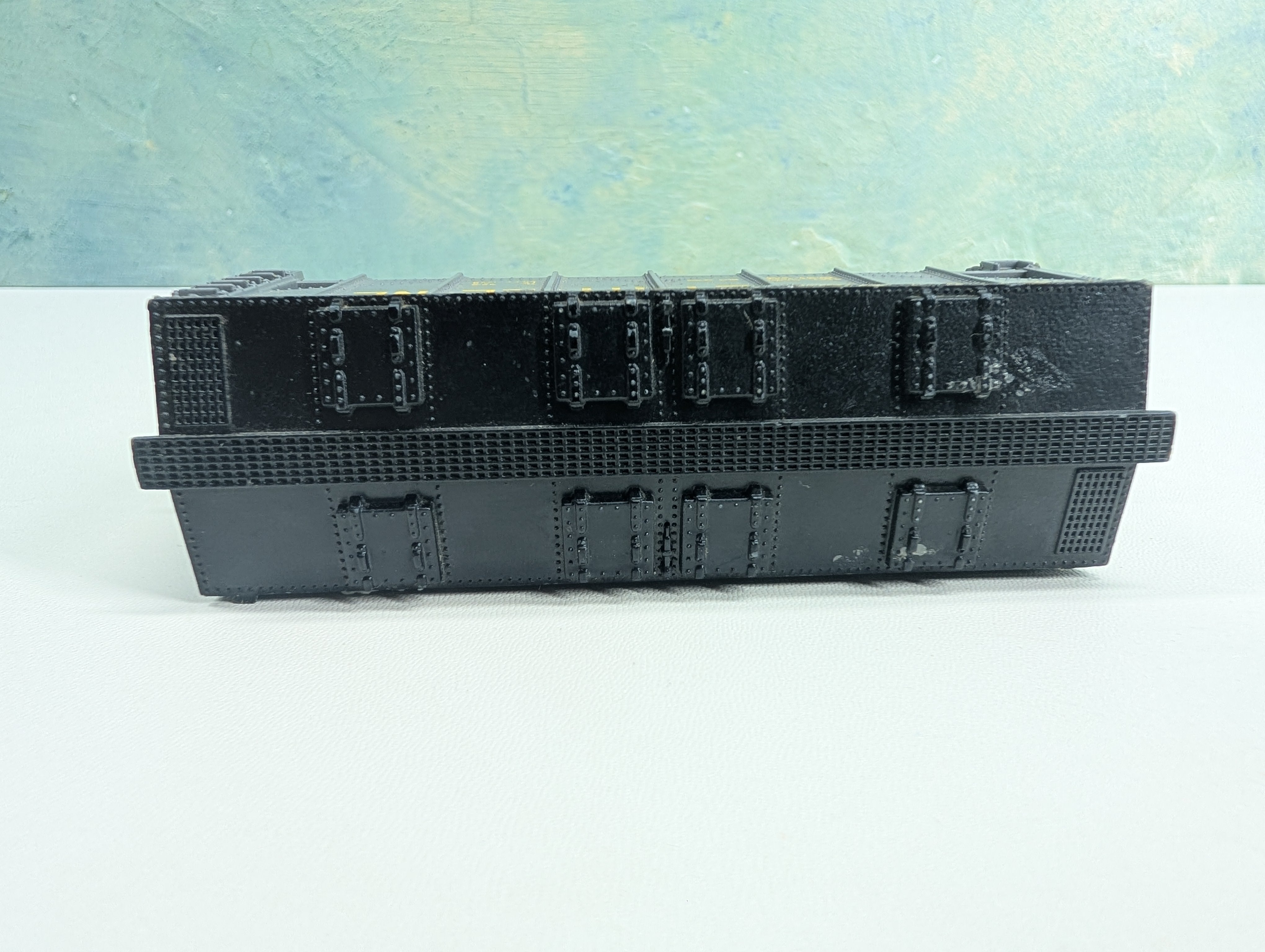 USED Varney HO Scale Covered 2 Bay Hopper Polyethylene DOW