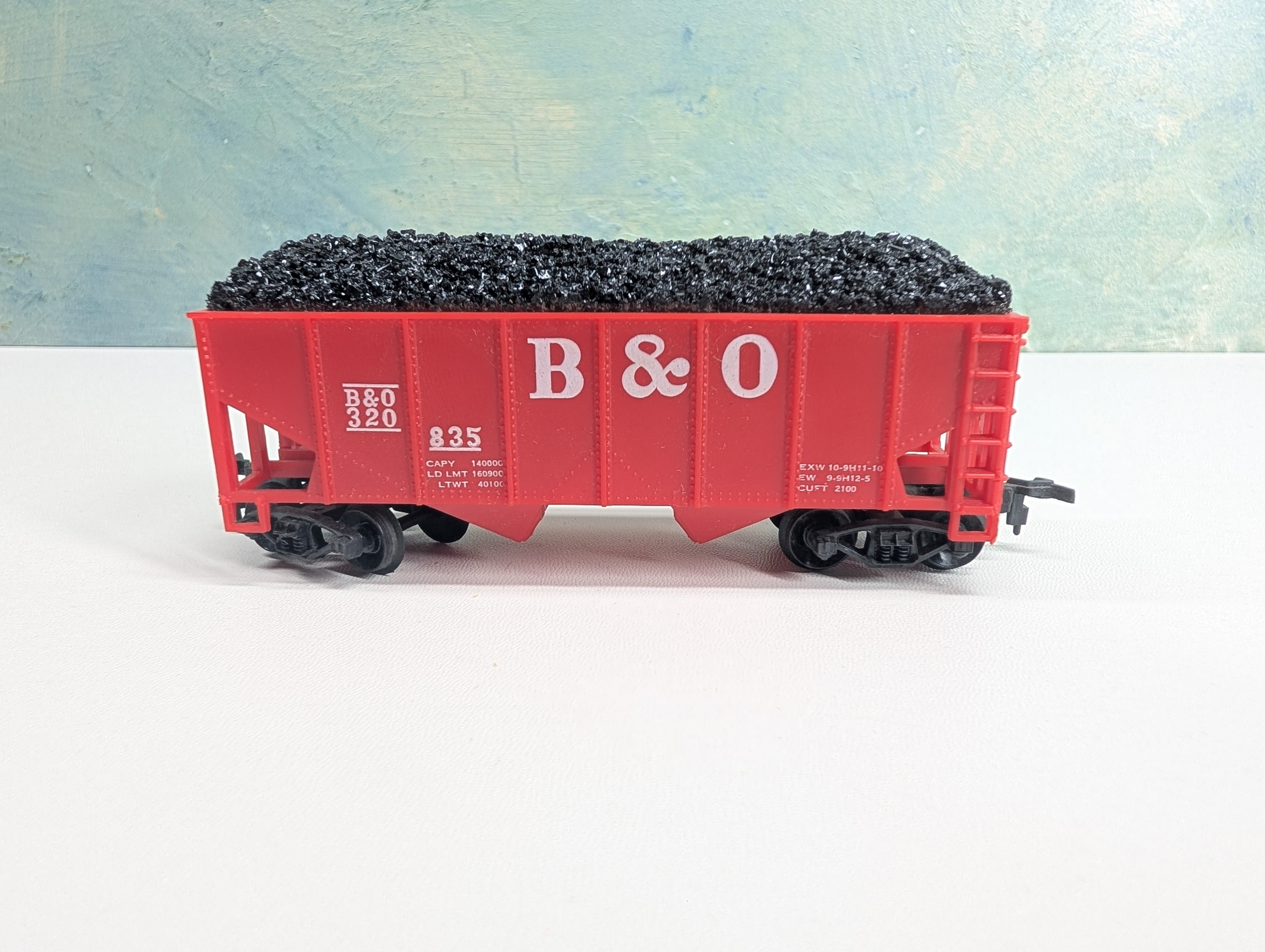 USED HO Scale 2 Bay Hopper w/ Load Baltimore and Ohio B&O #320835