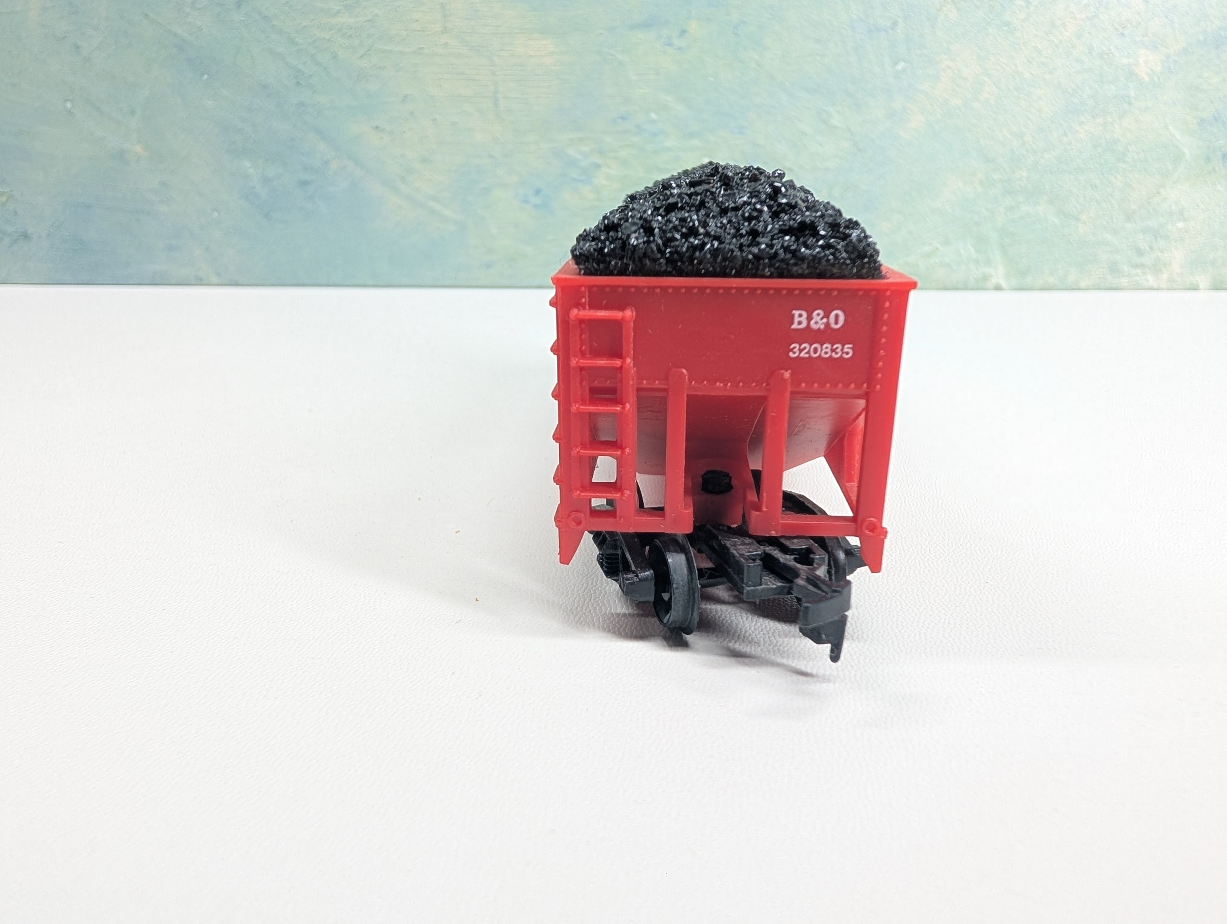 USED HO Scale 2 Bay Hopper w/ Load Baltimore and Ohio B&O #320835