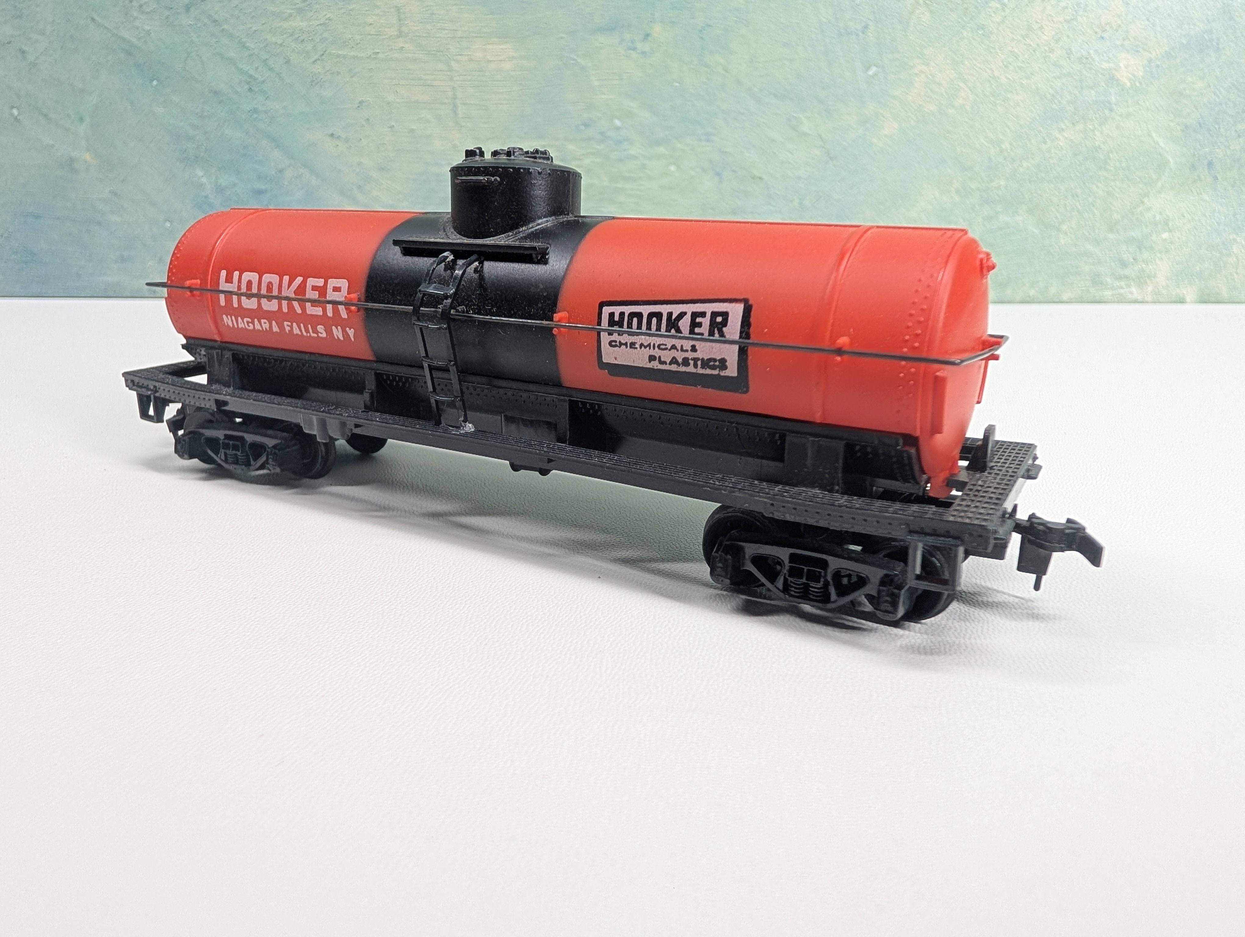 USED Tyco HO Scale Single Dome Tank Car Hooker