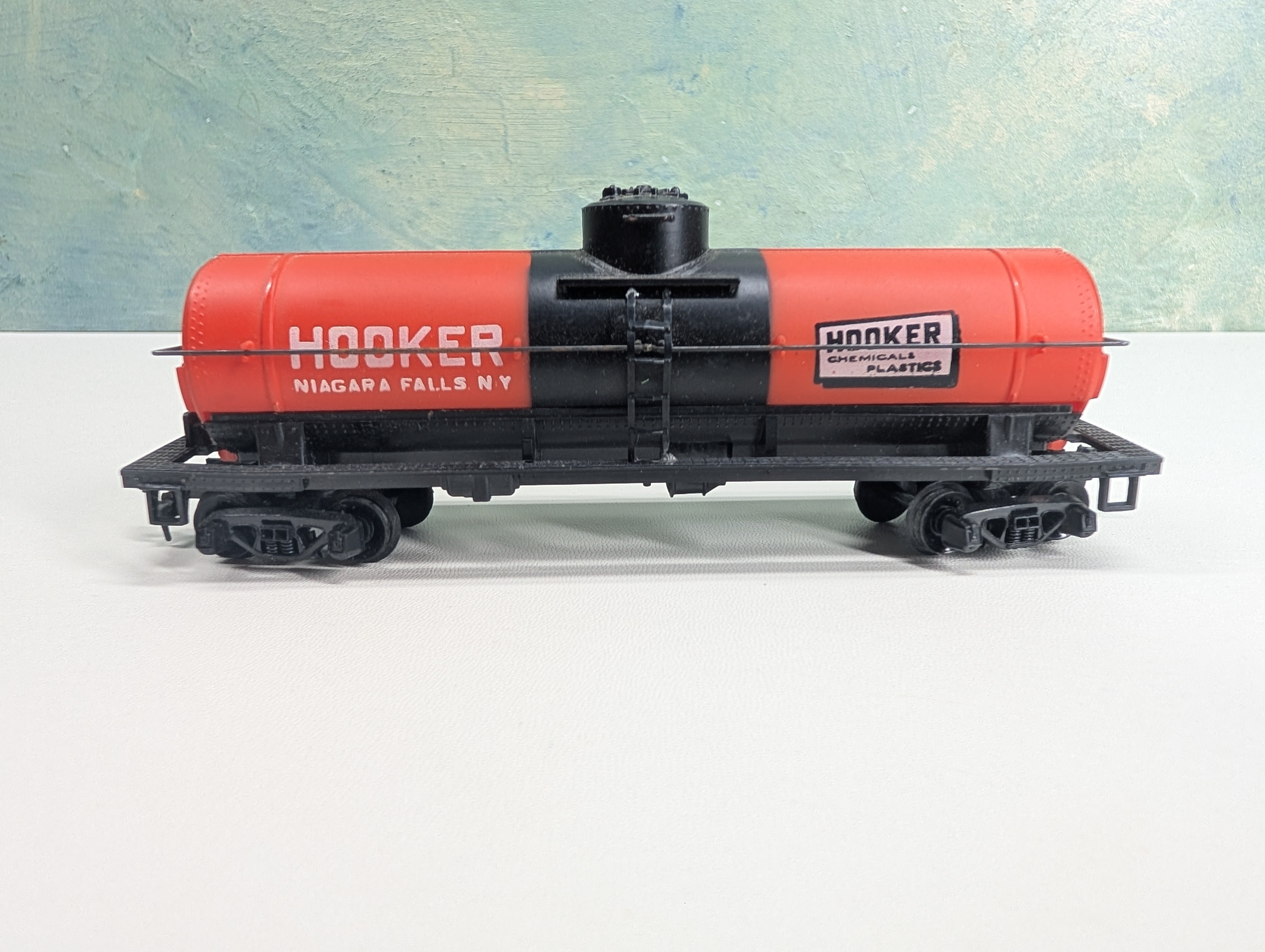 USED Tyco HO Scale Single Dome Tank Car Hooker