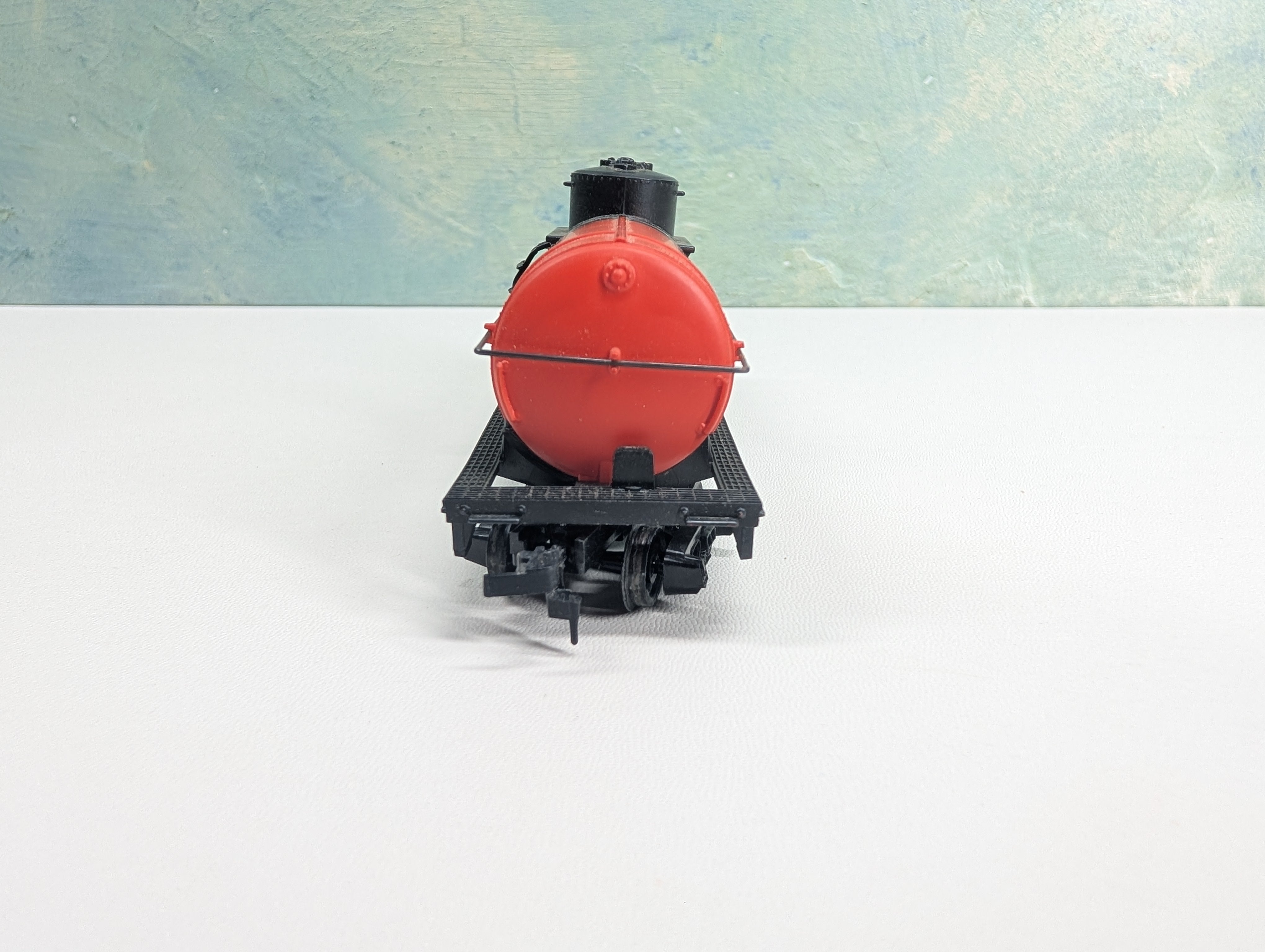 USED Tyco HO Scale Single Dome Tank Car Hooker
