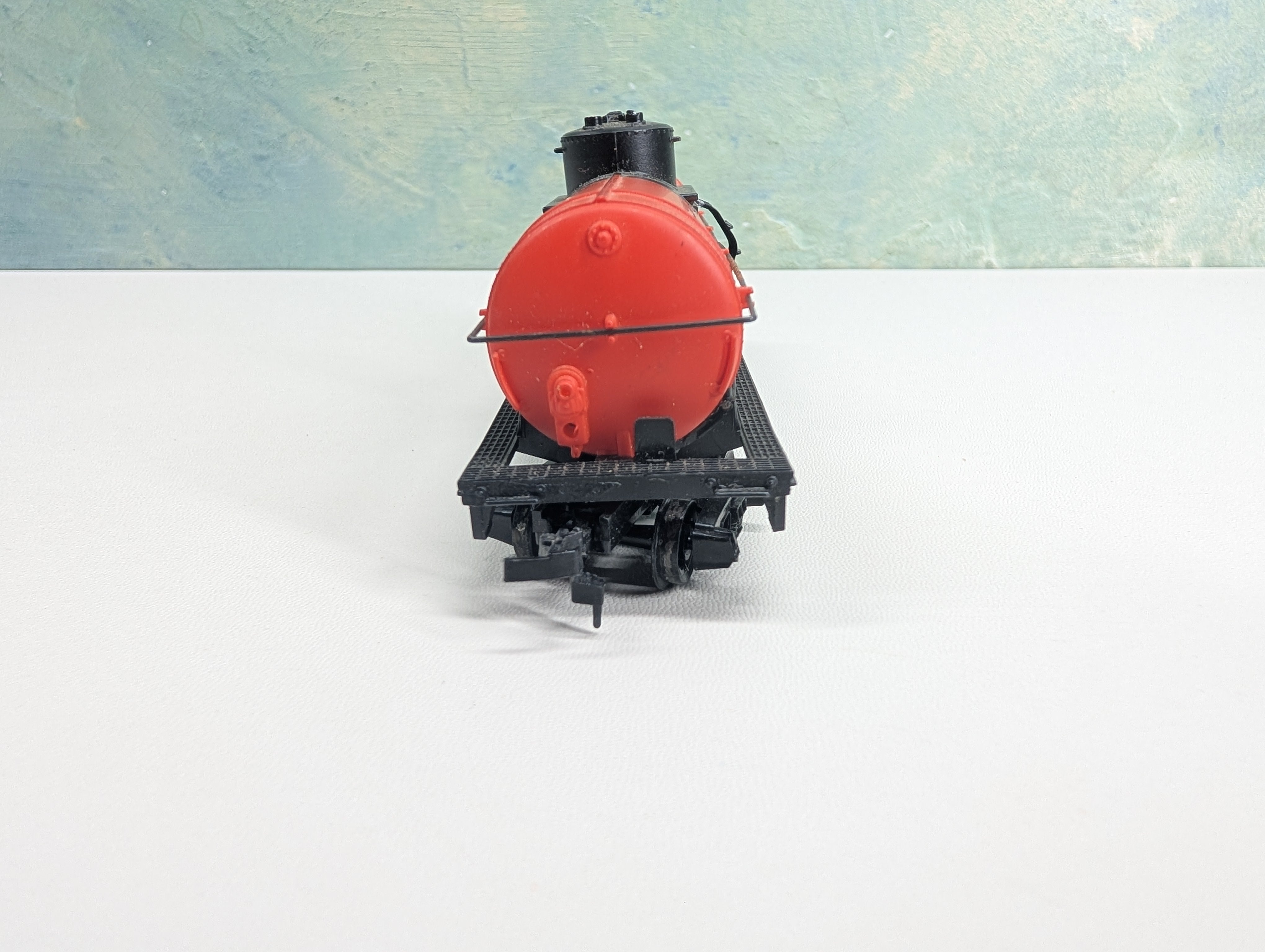 USED Tyco HO Scale Single Dome Tank Car Hooker