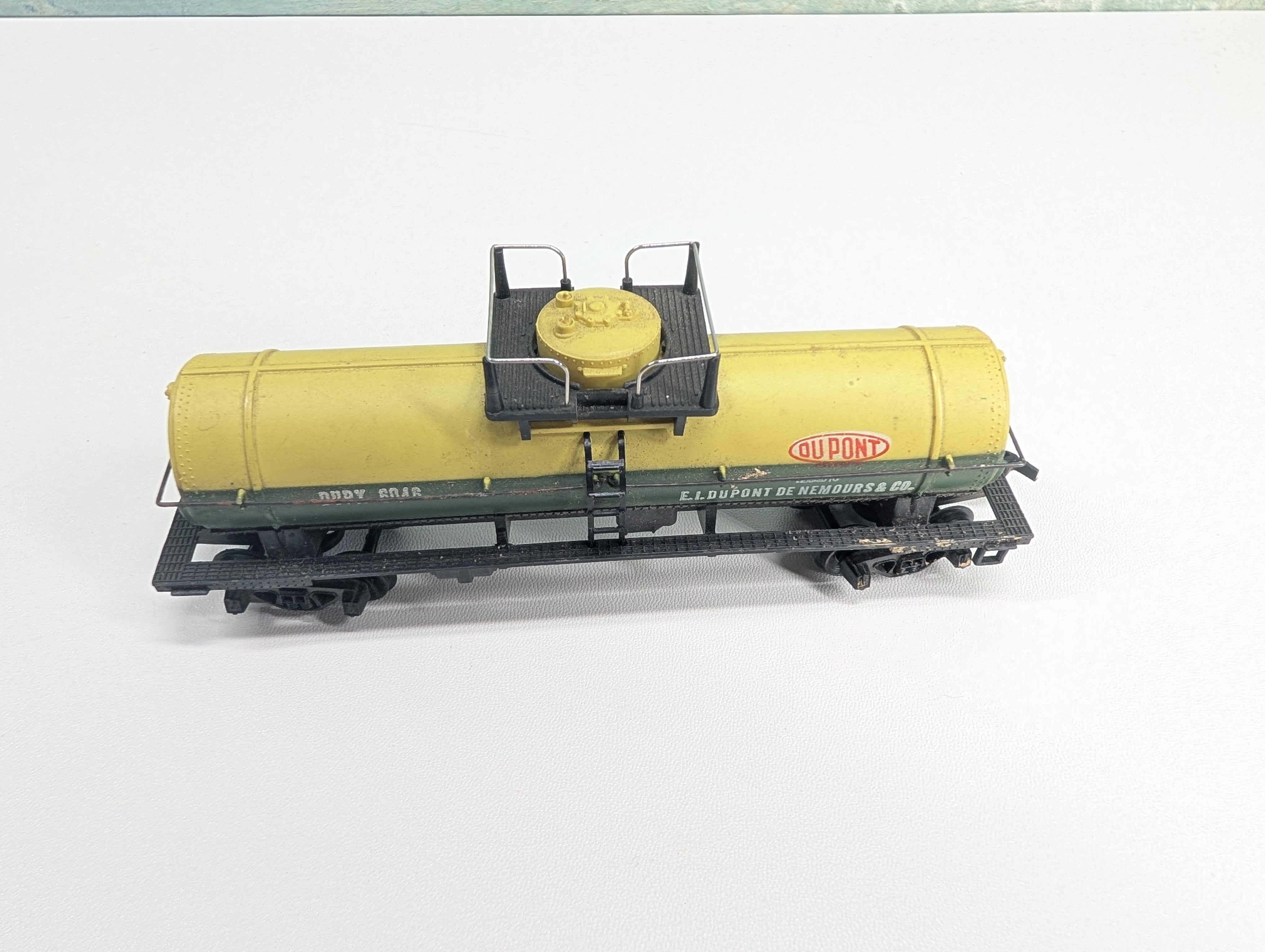 USED Tyco HO Scale Single Dome Chemical Tank Car Dupont DUPX #6046