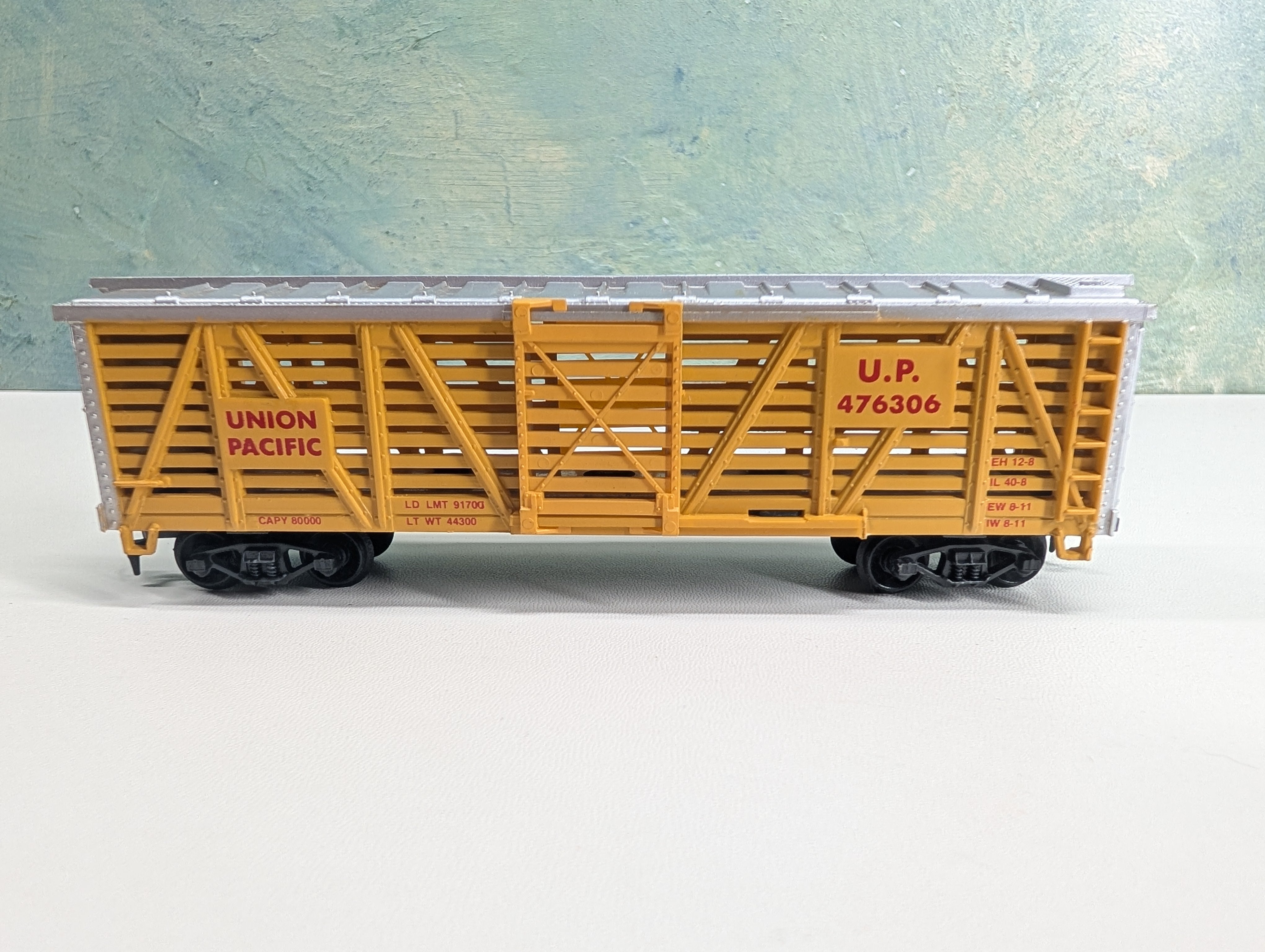 USED Life-Like HO Scale 40' Cattle Livestock Car Union Pacific UP #476306