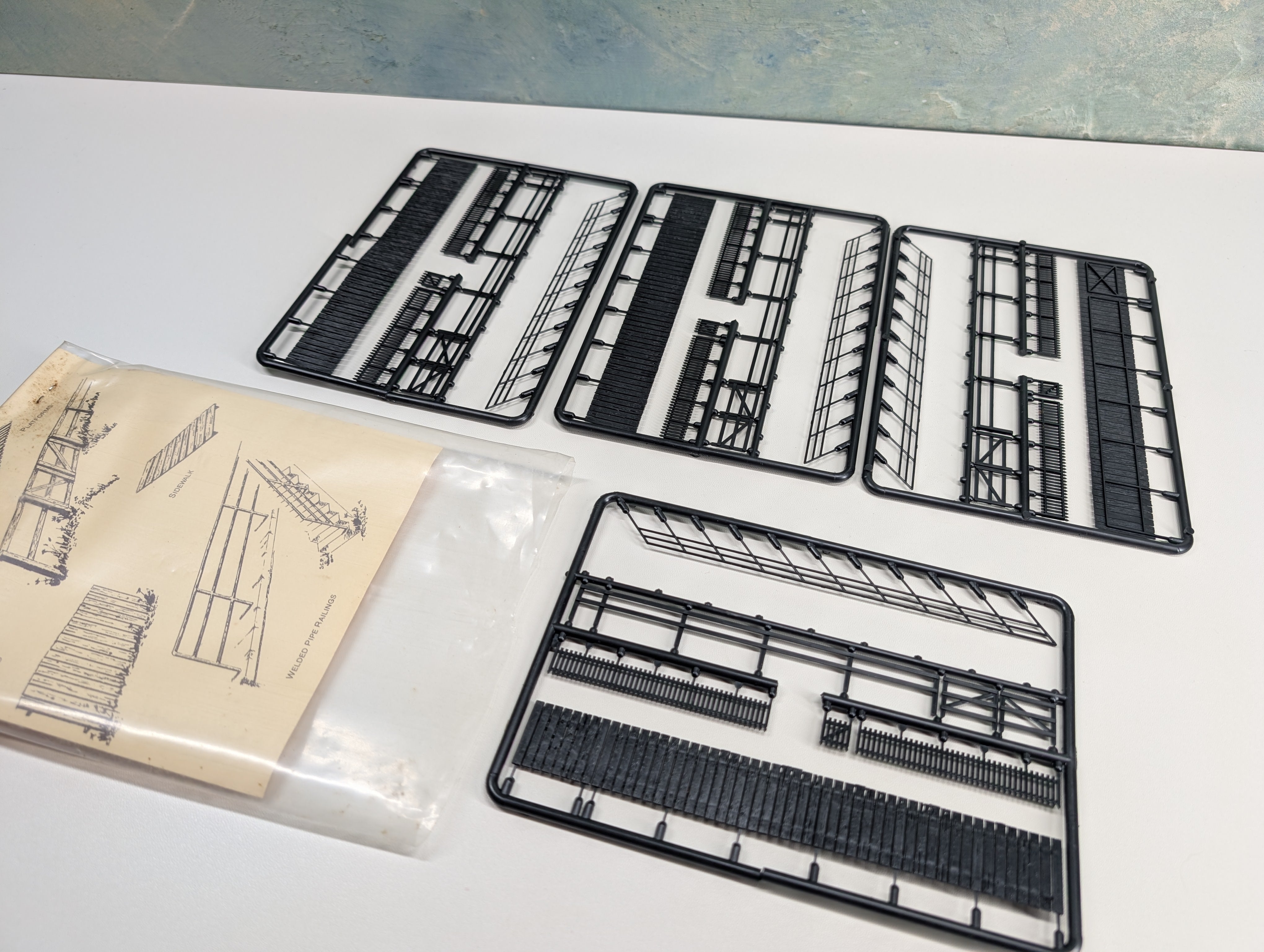 USED Central Valley 1601 HO Scale Styrene Fencing