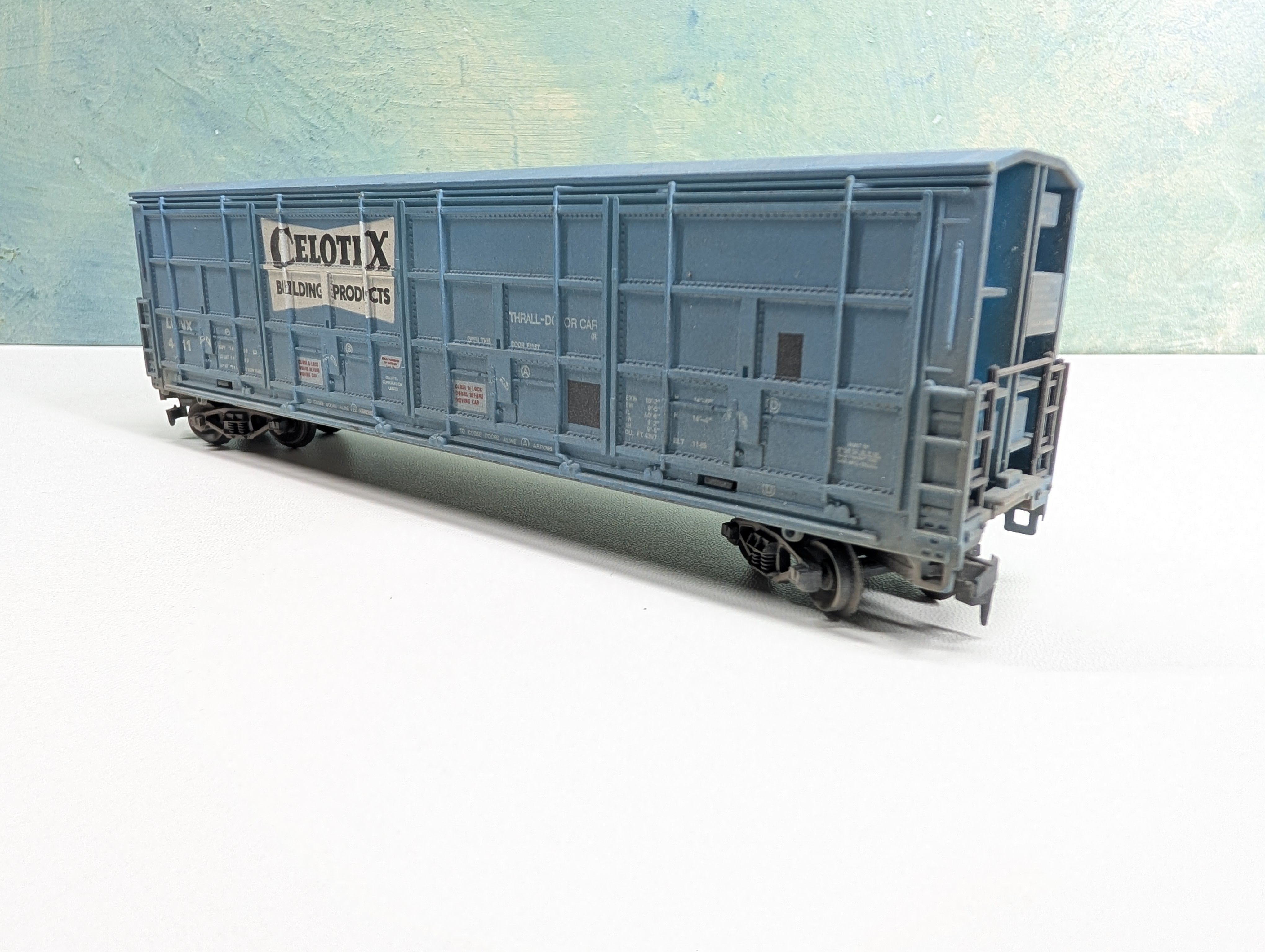 USED HO Scale Thrall Door Box Car Celotex LUNX #4411 Weathered