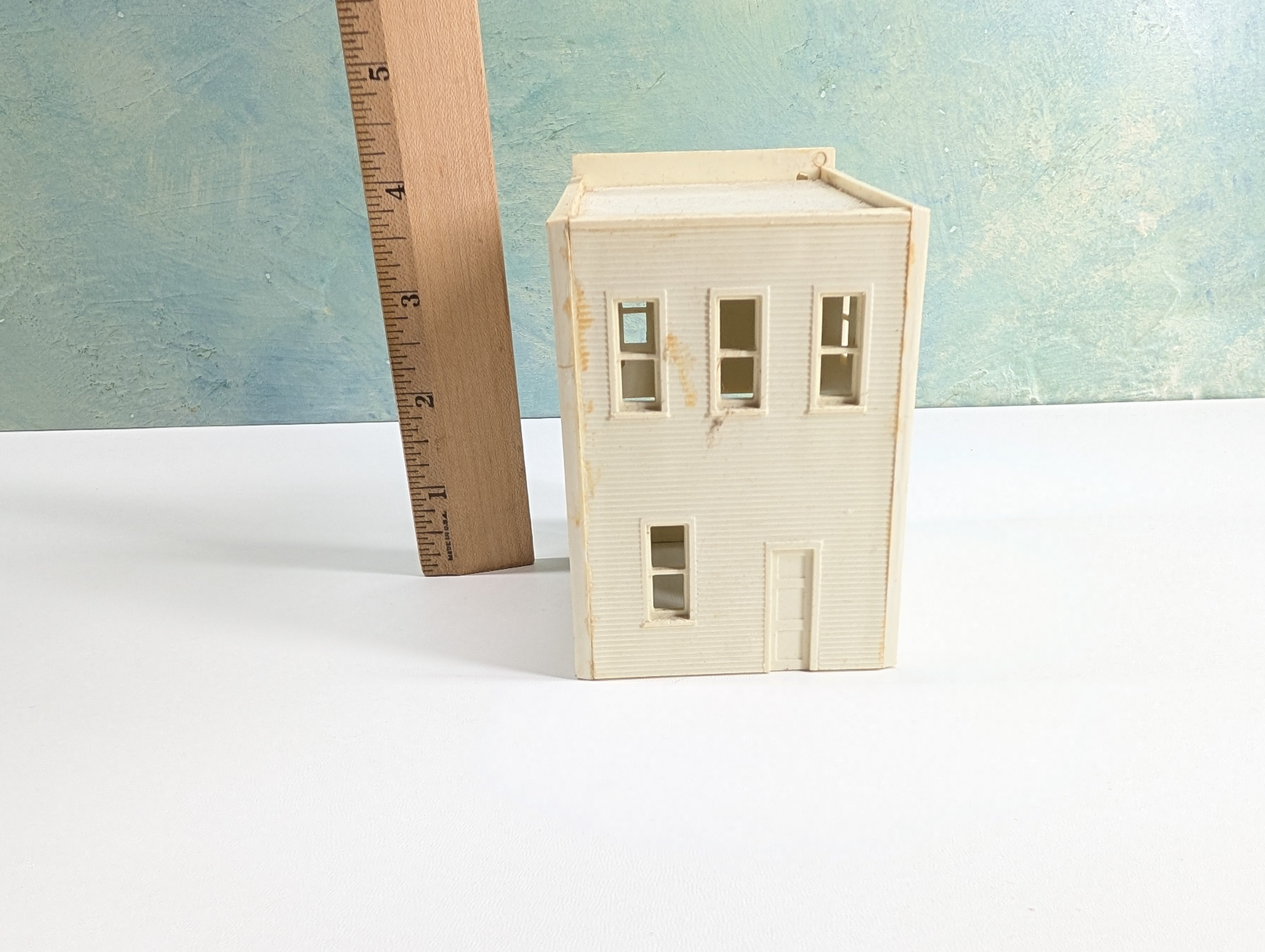 USED HO Scale White Storefront