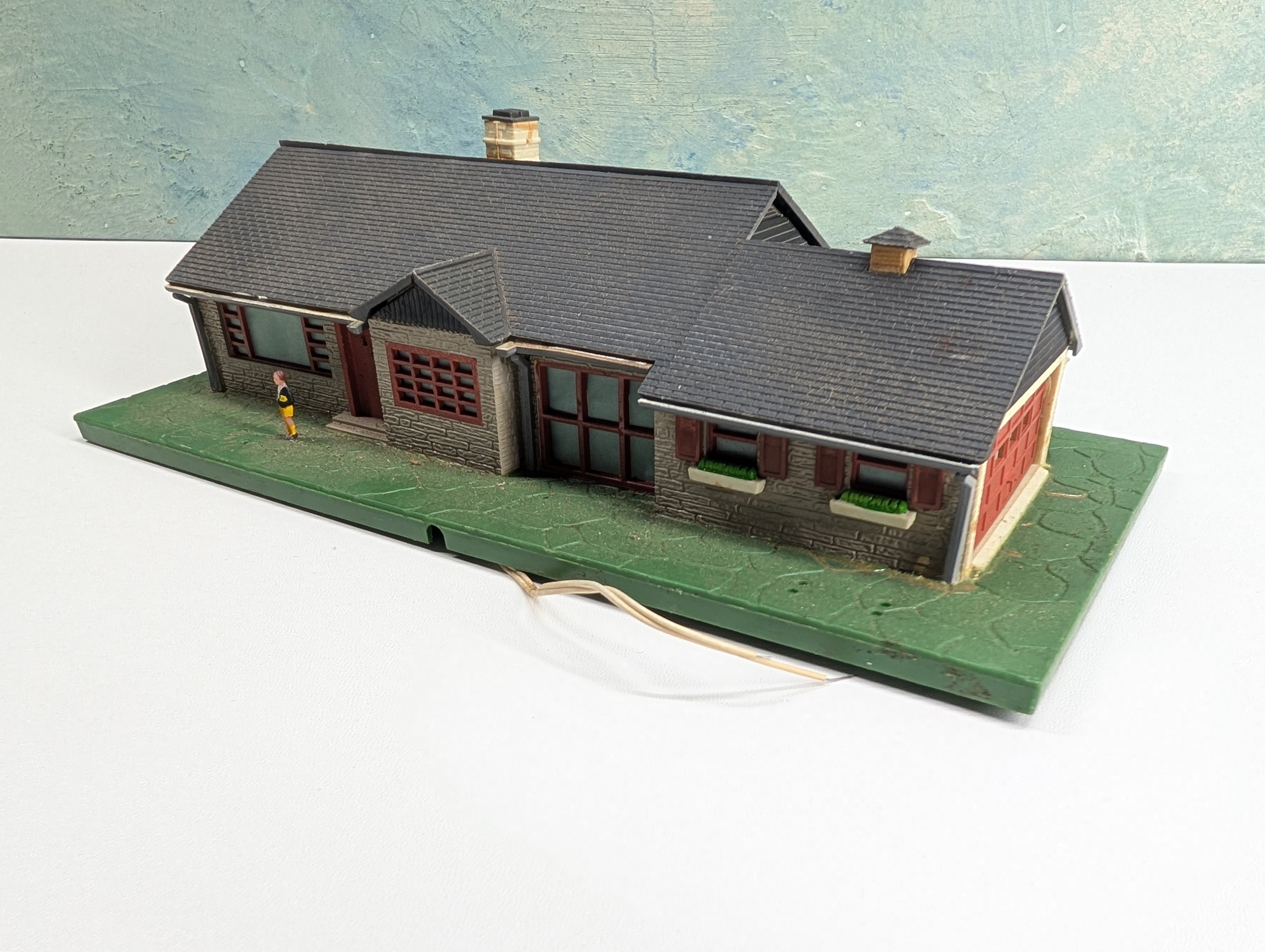 USED Tyco HO Scale Ranch House