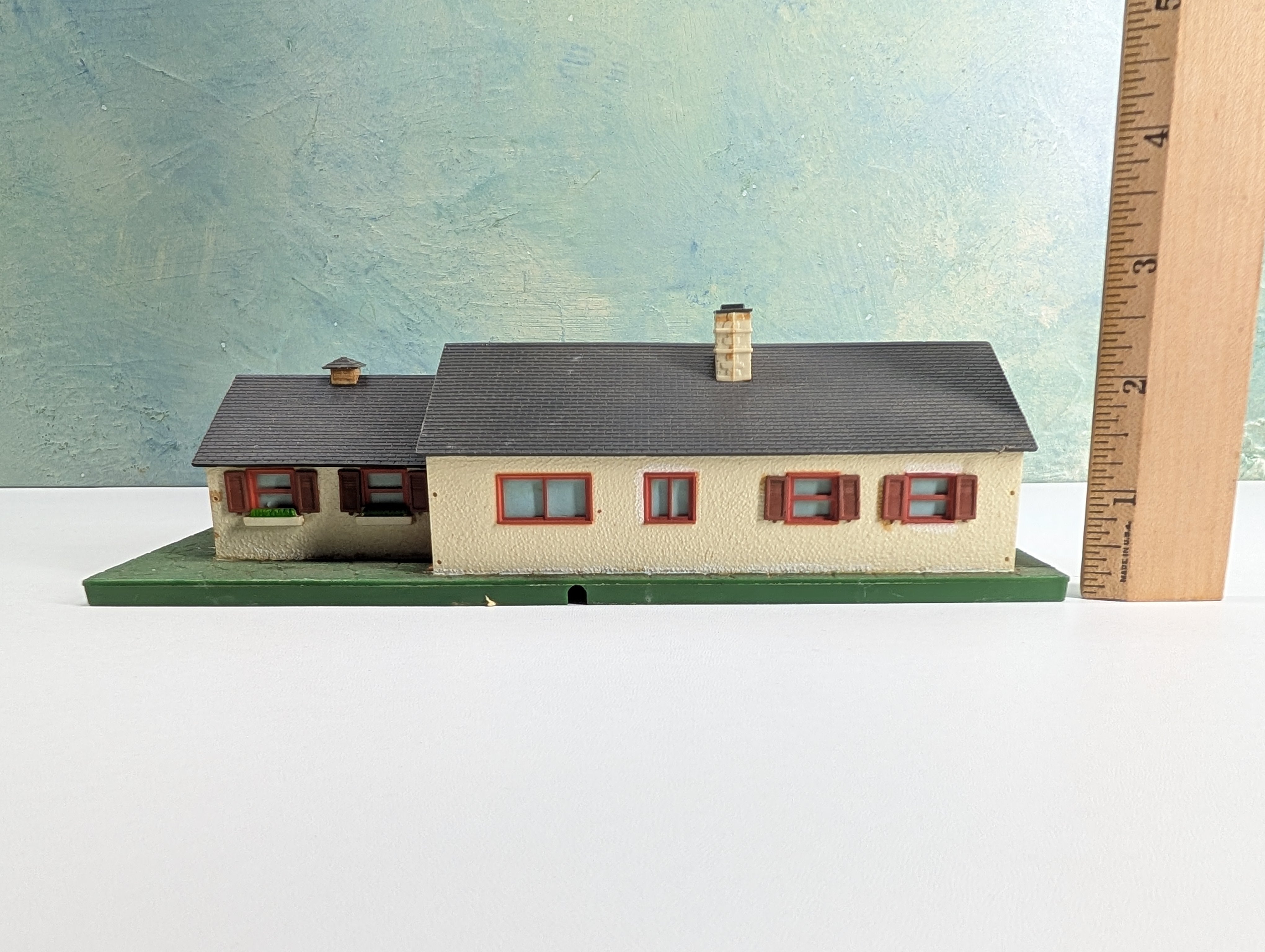 USED Tyco HO Scale Ranch House