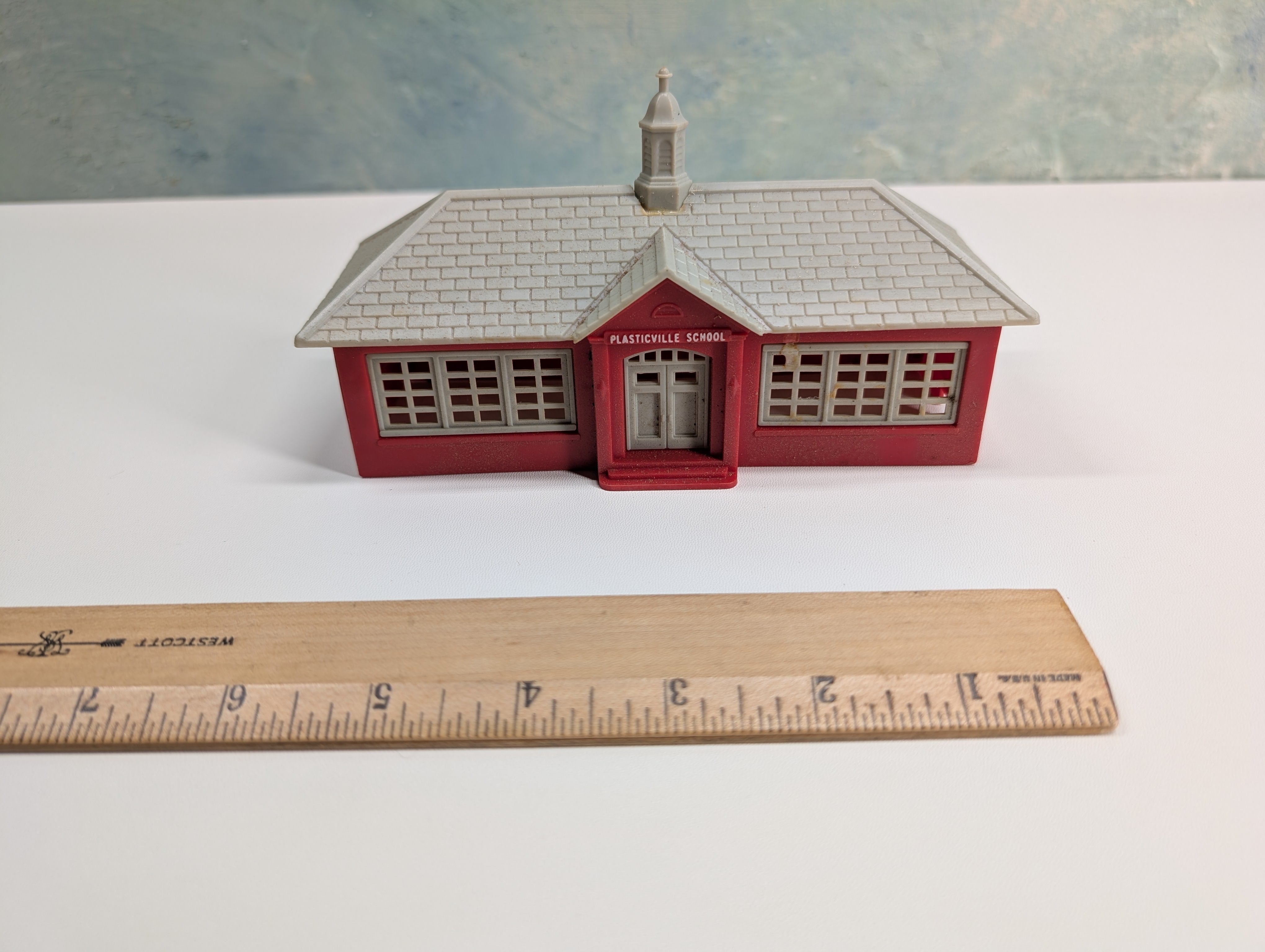 USED Bachmann Plasticville HO Scale Red School House