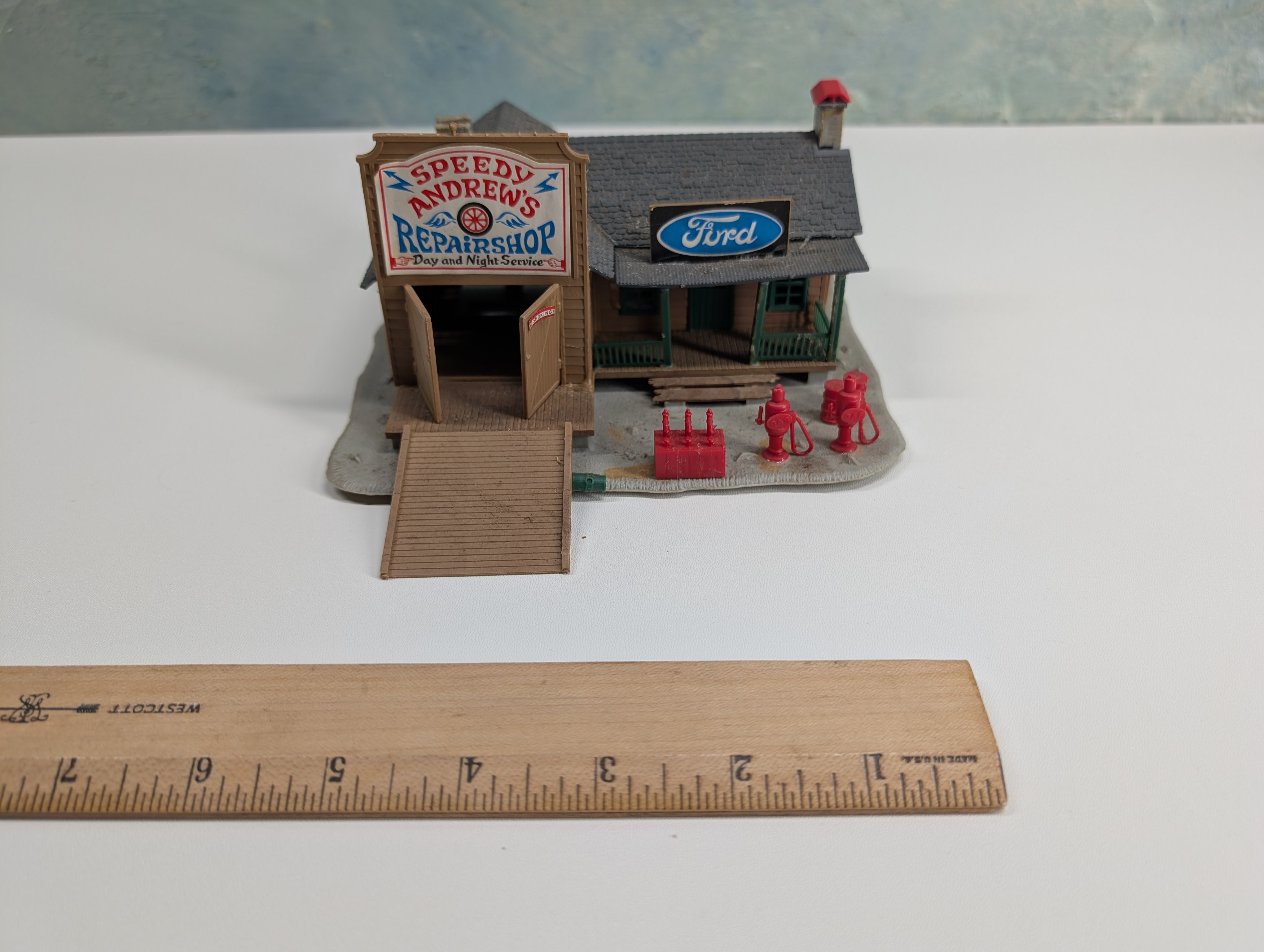 USED Pola HO Scale Speedy Andrew's Repair Shop, Ford