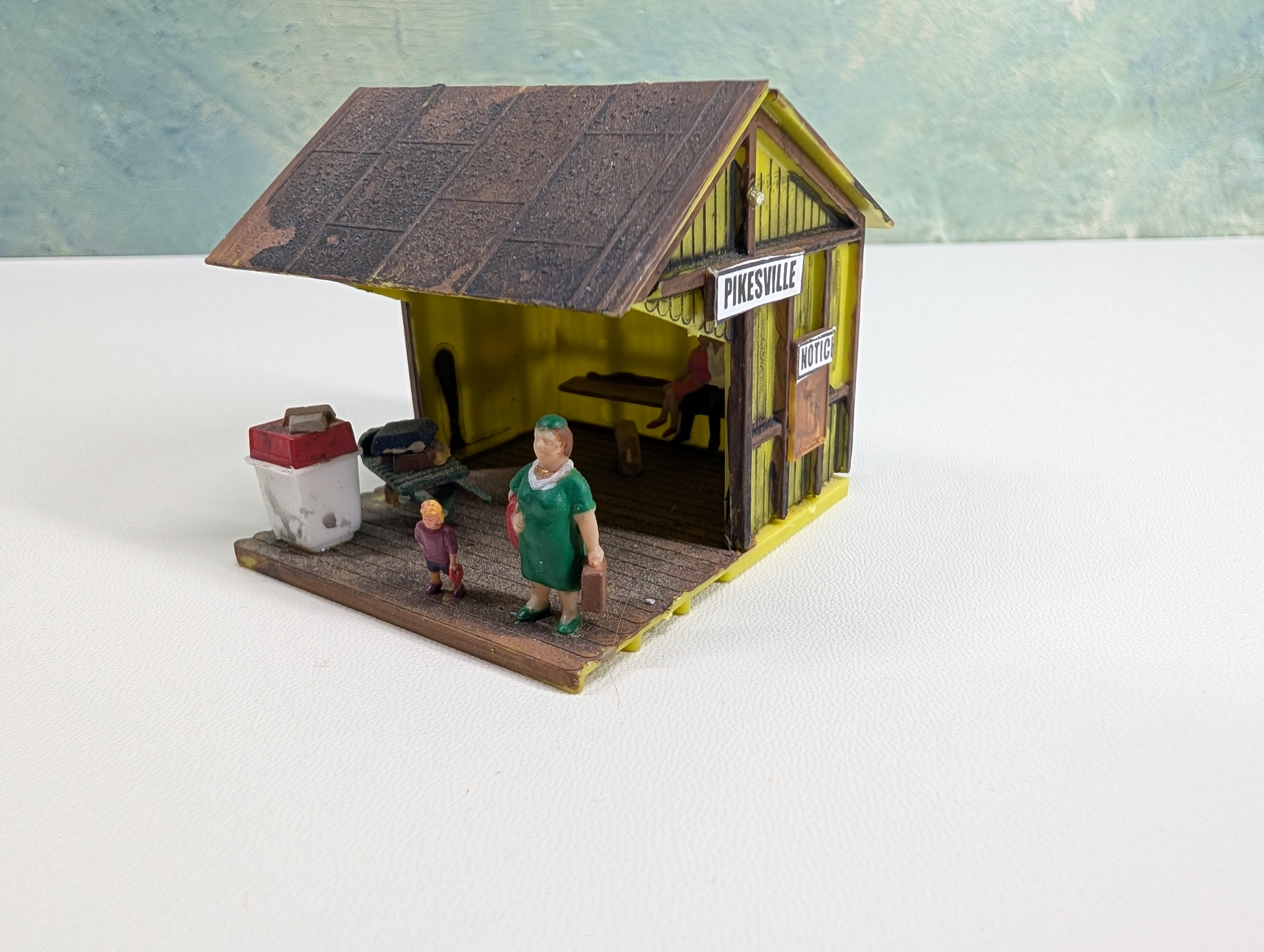 USED HO Scale Passenger Station Shelter