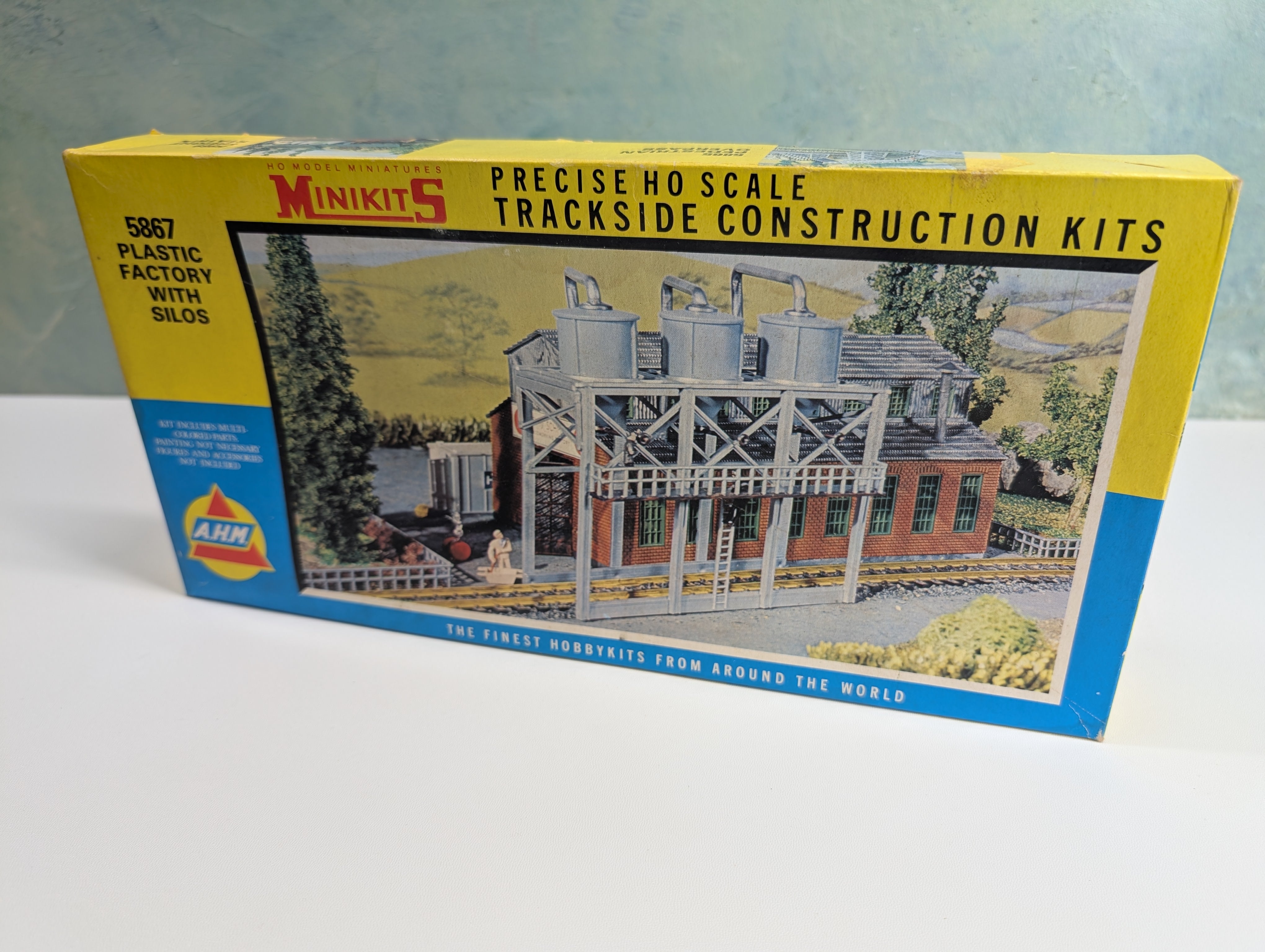 USED AHM 5867 HO Scale Factory w/ Silos KIT