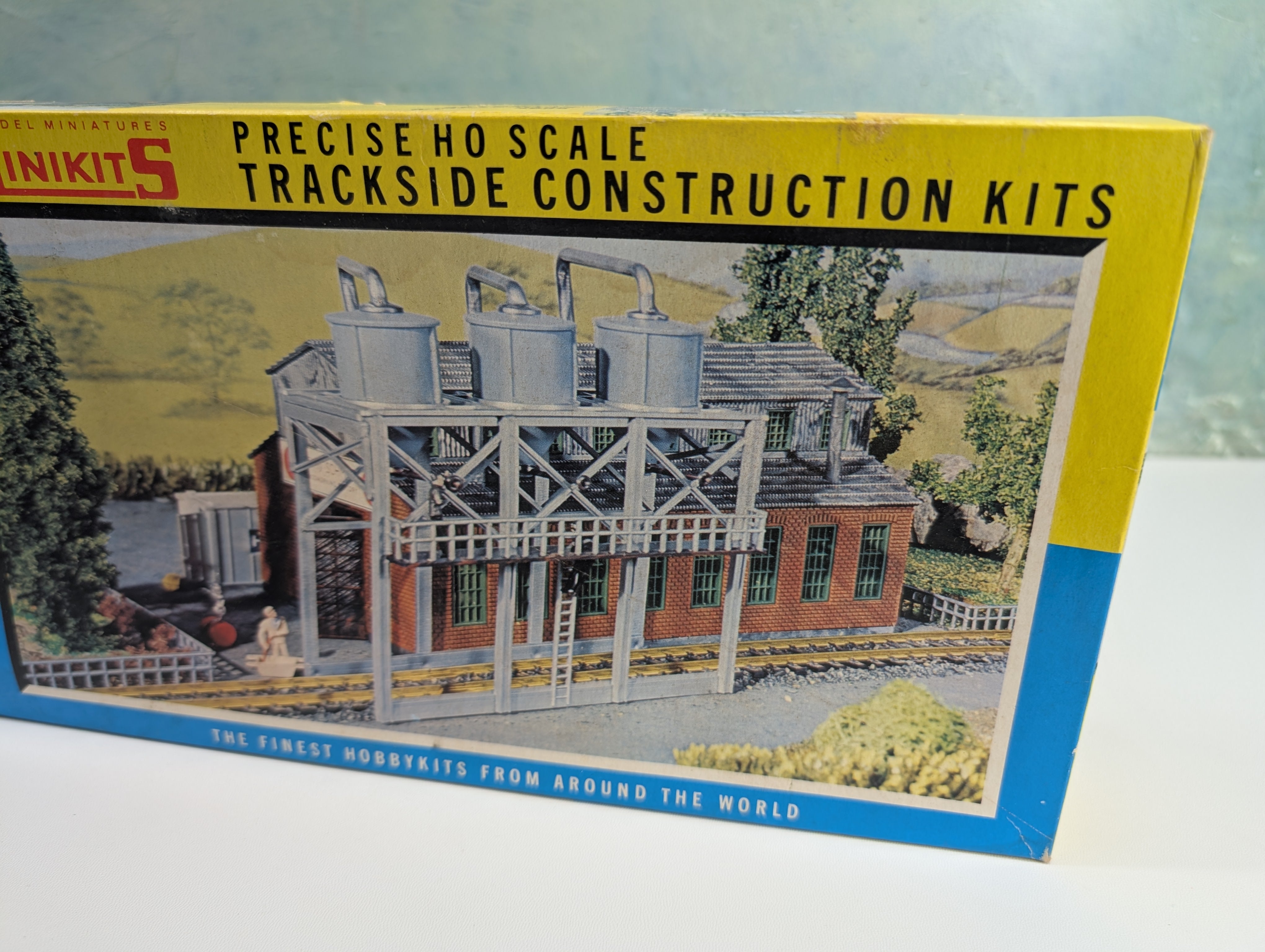 USED AHM 5867 HO Scale Factory w/ Silos KIT