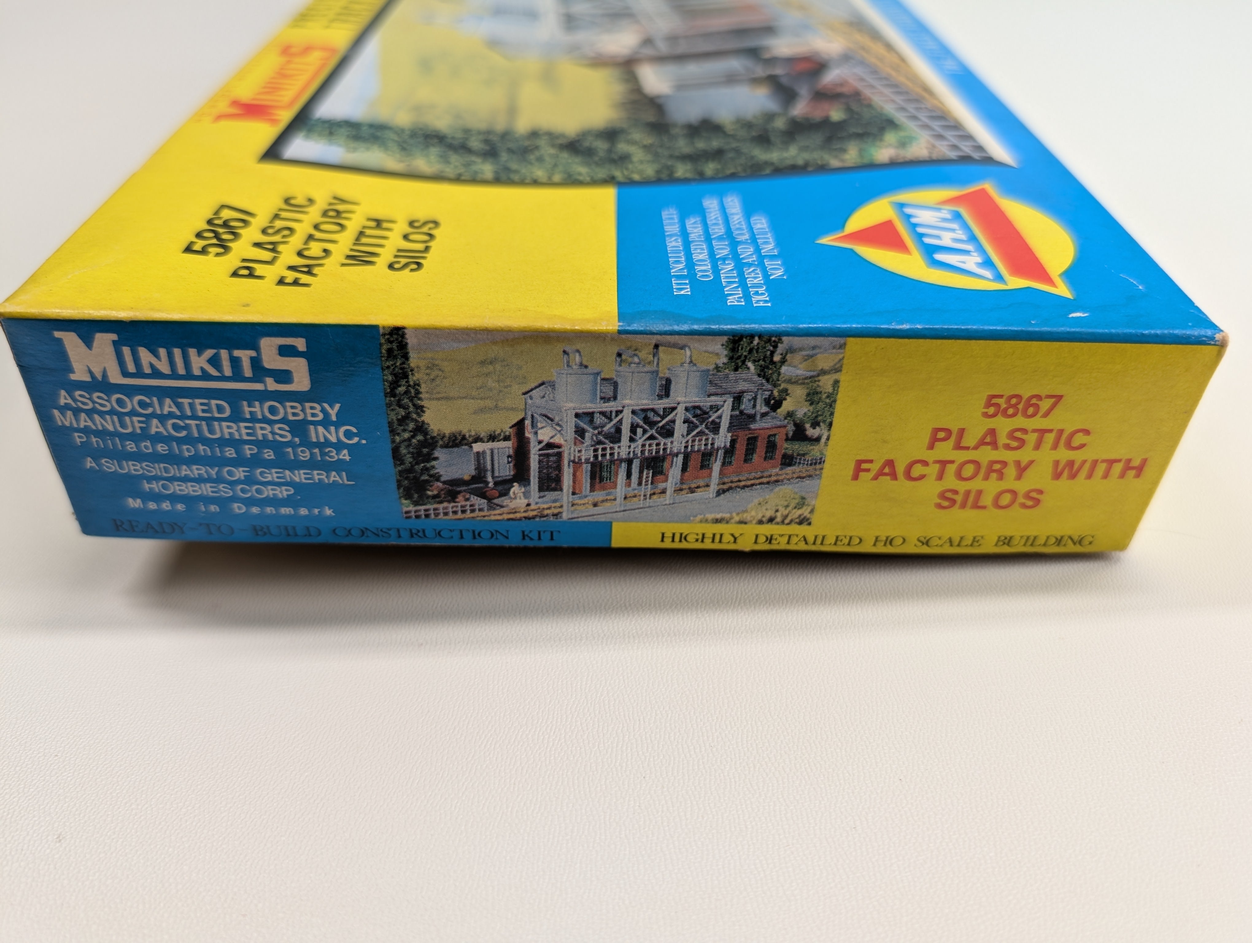 USED AHM 5867 HO Scale Factory w/ Silos KIT