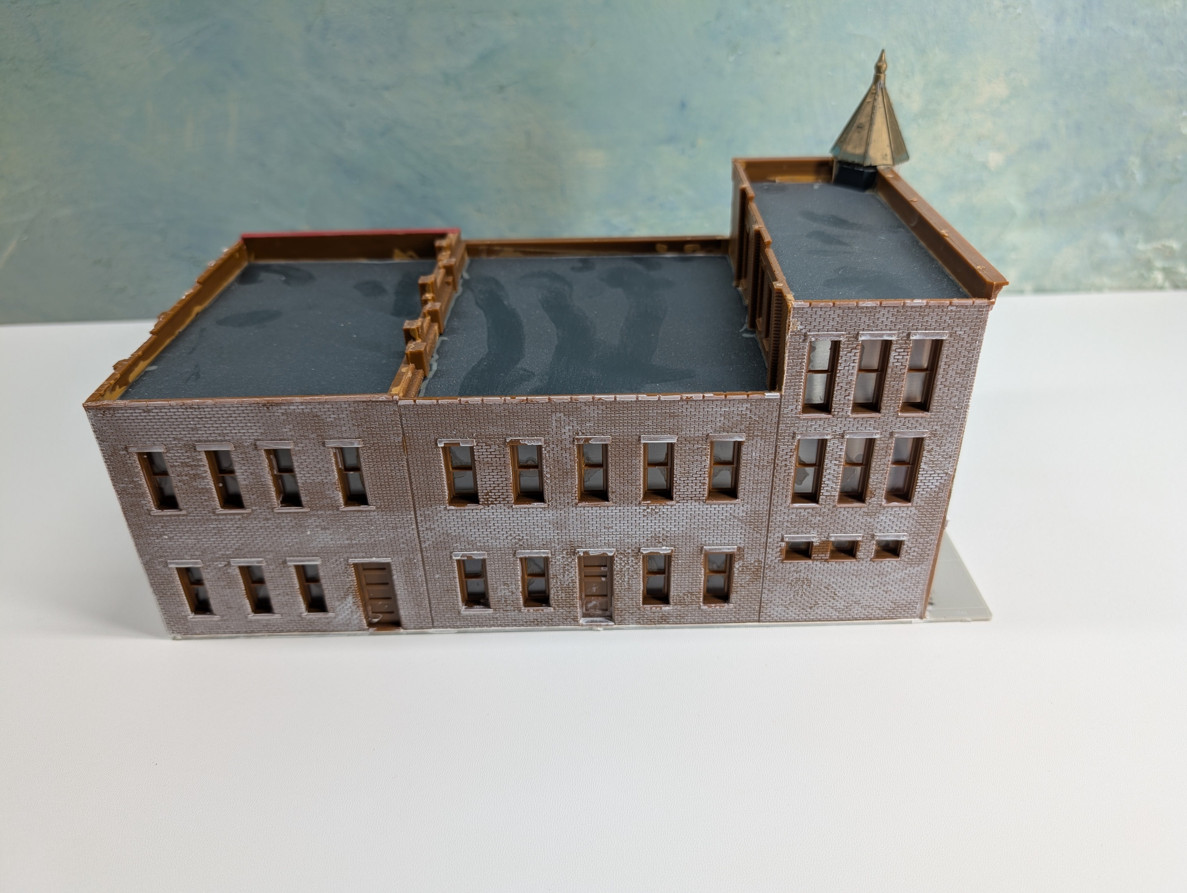 USED HO Scale Merchant's Row, Corner Store Row