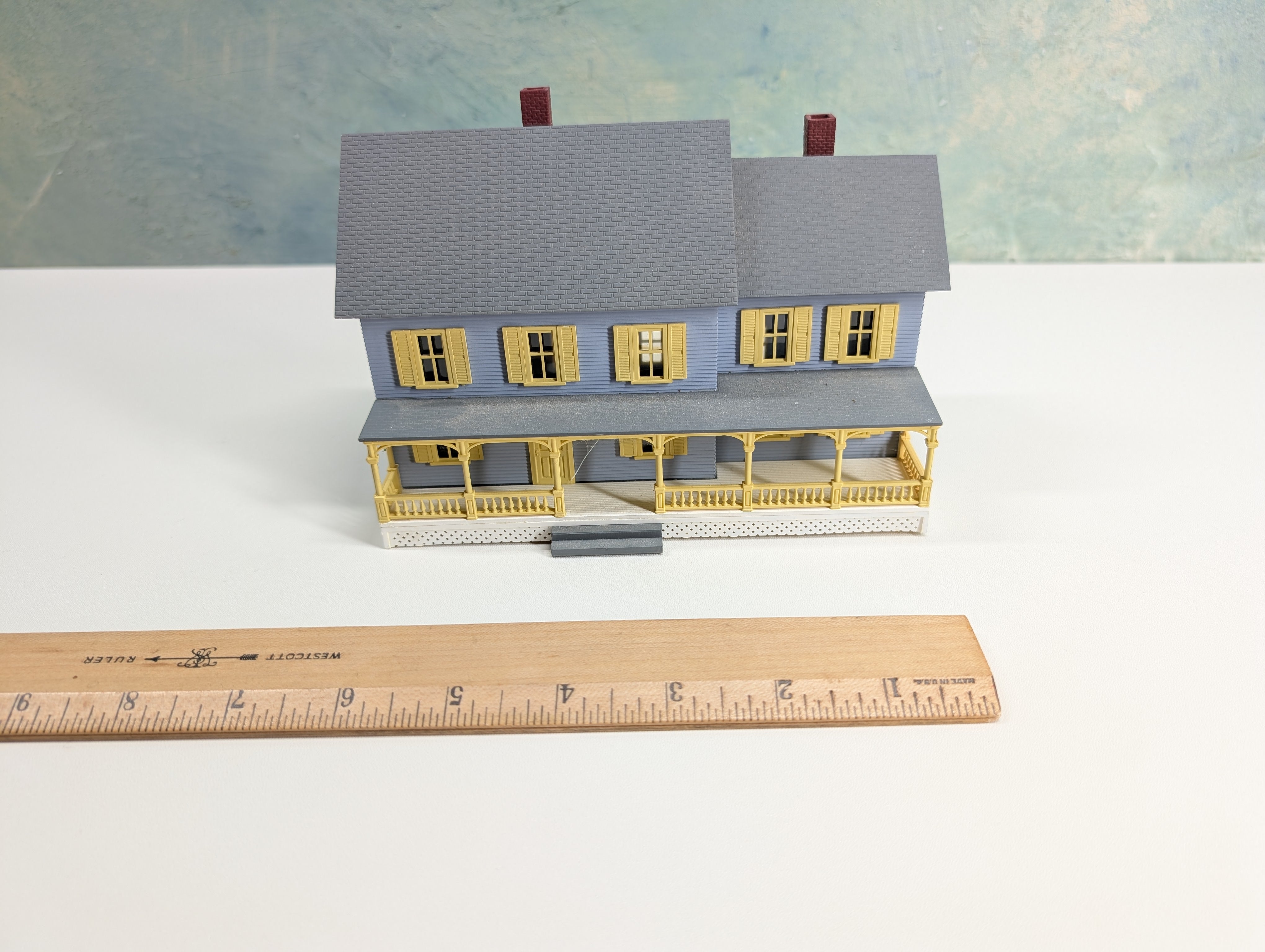 USED HO Scale Purple Farm House w/ Yellow Shutters