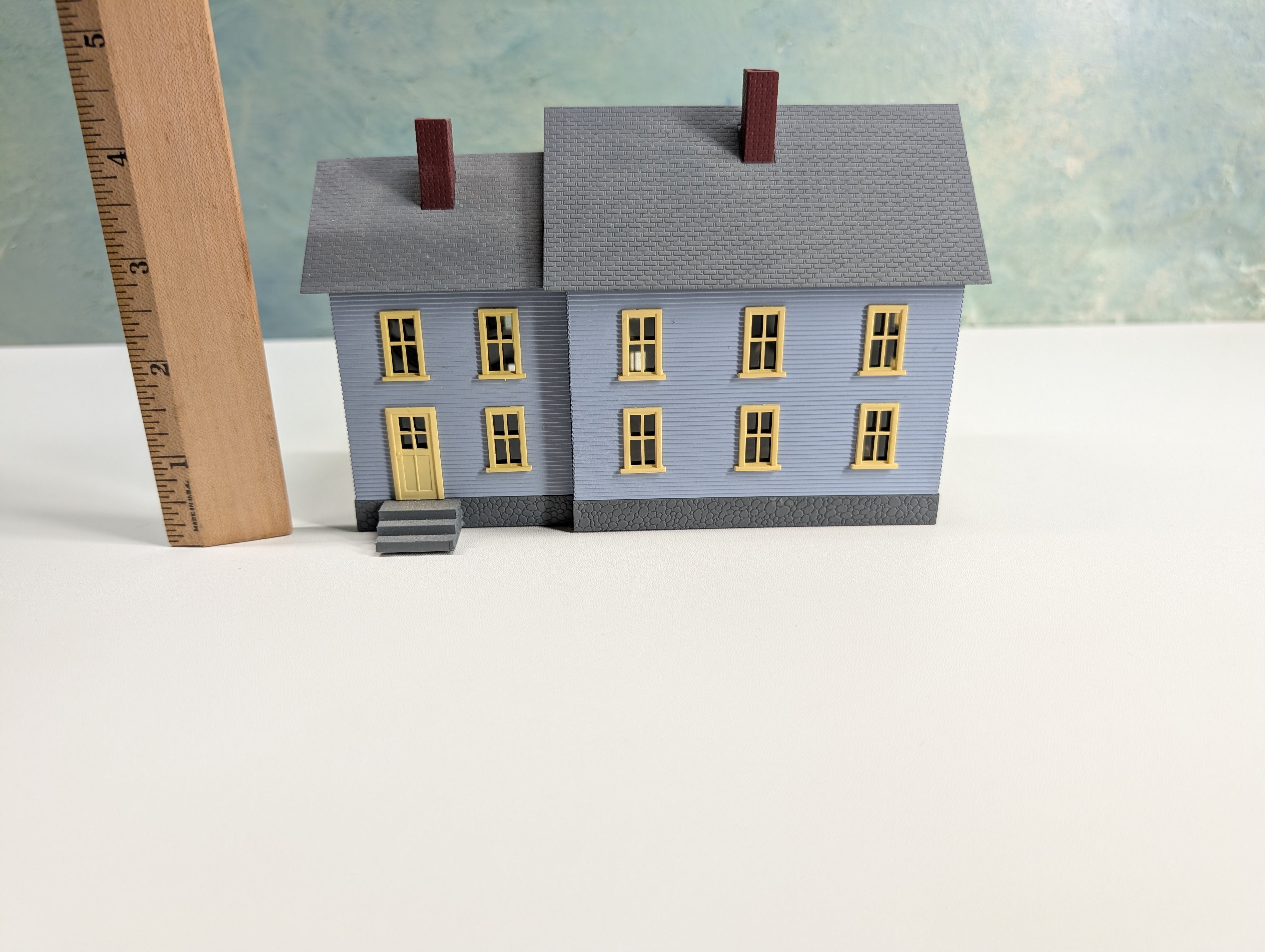 USED HO Scale Purple Farm House w/ Yellow Shutters