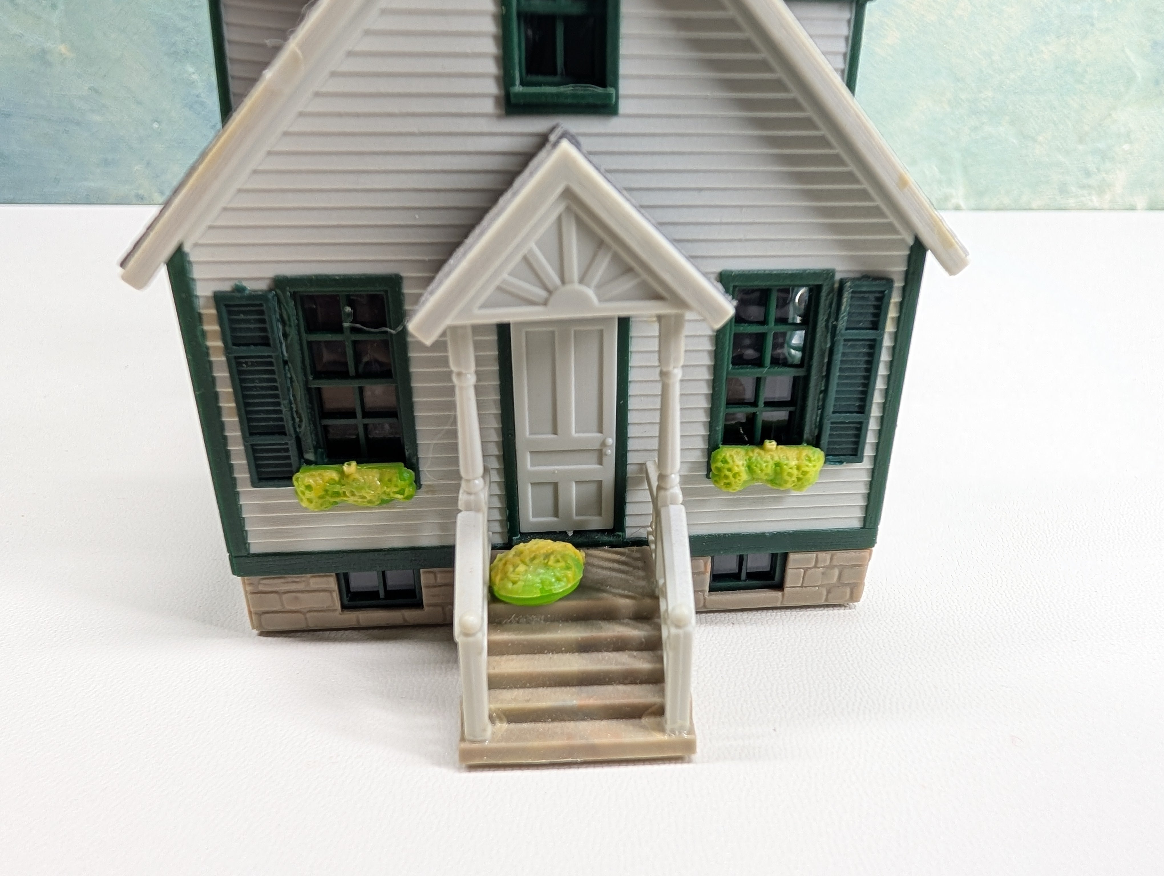 USED Kibri HO Scale Forest Cottage, White