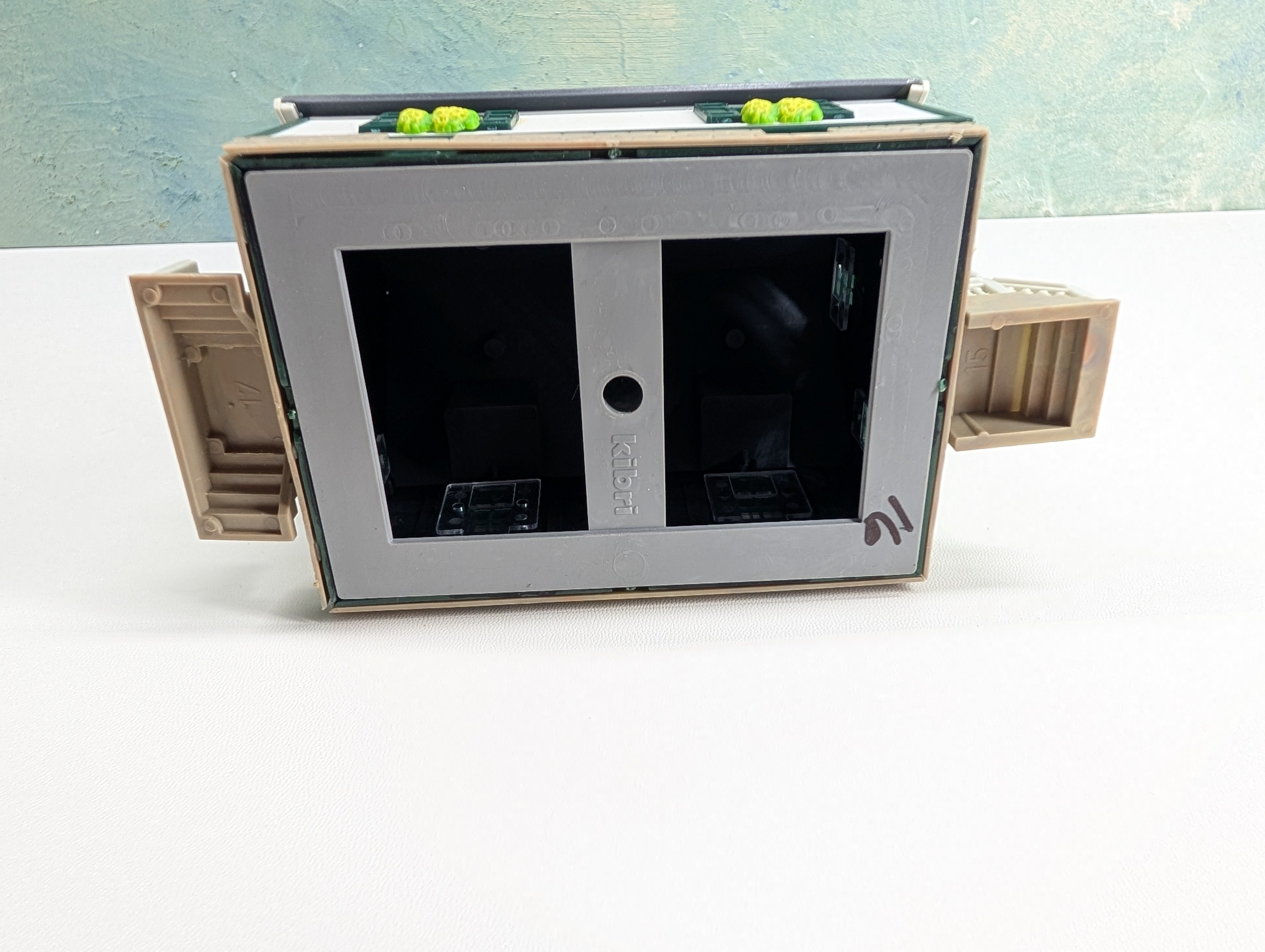 USED Kibri HO Scale Forest Cottage, White