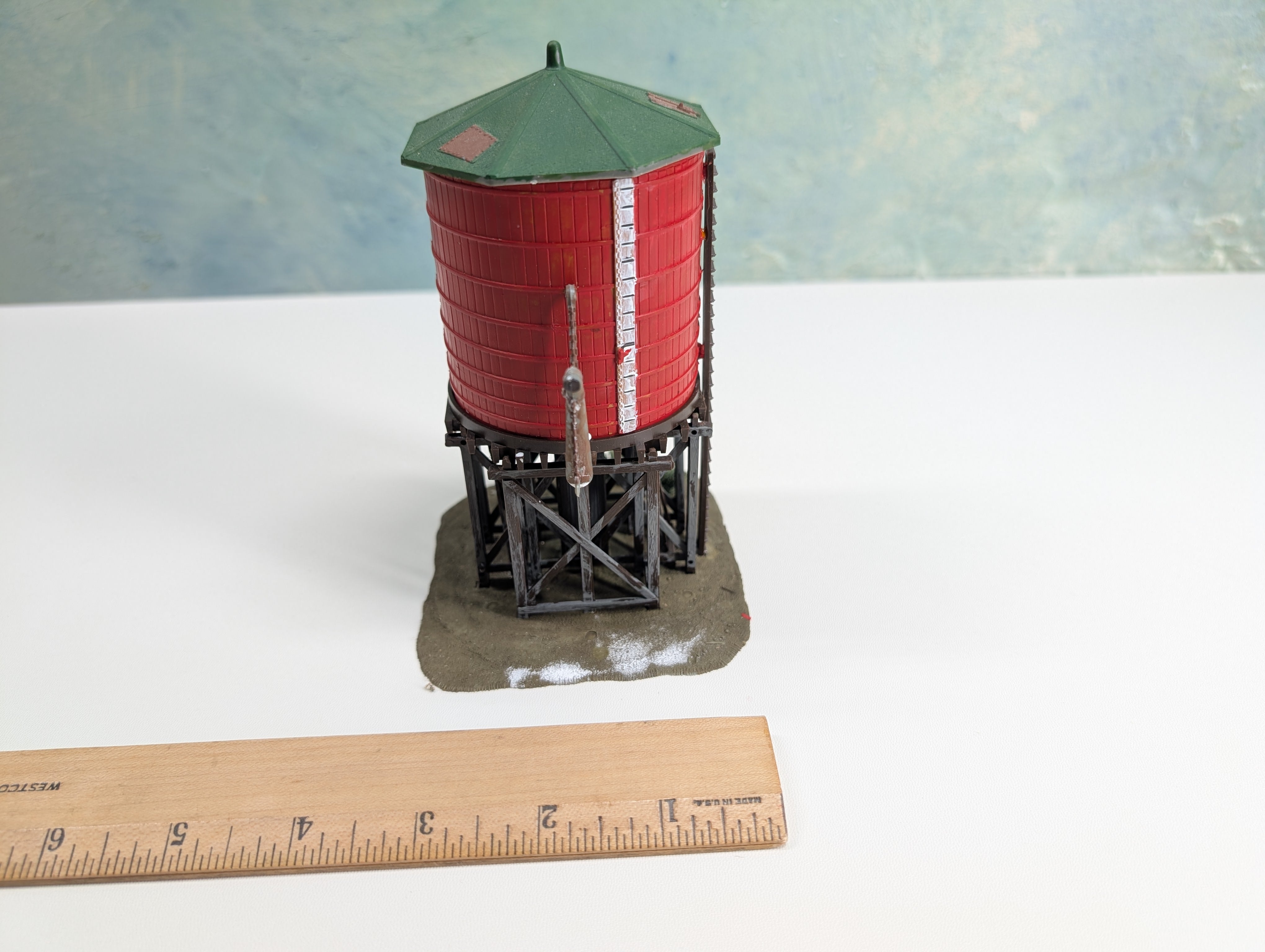 USED Tyco HO Scale Red Water Tower