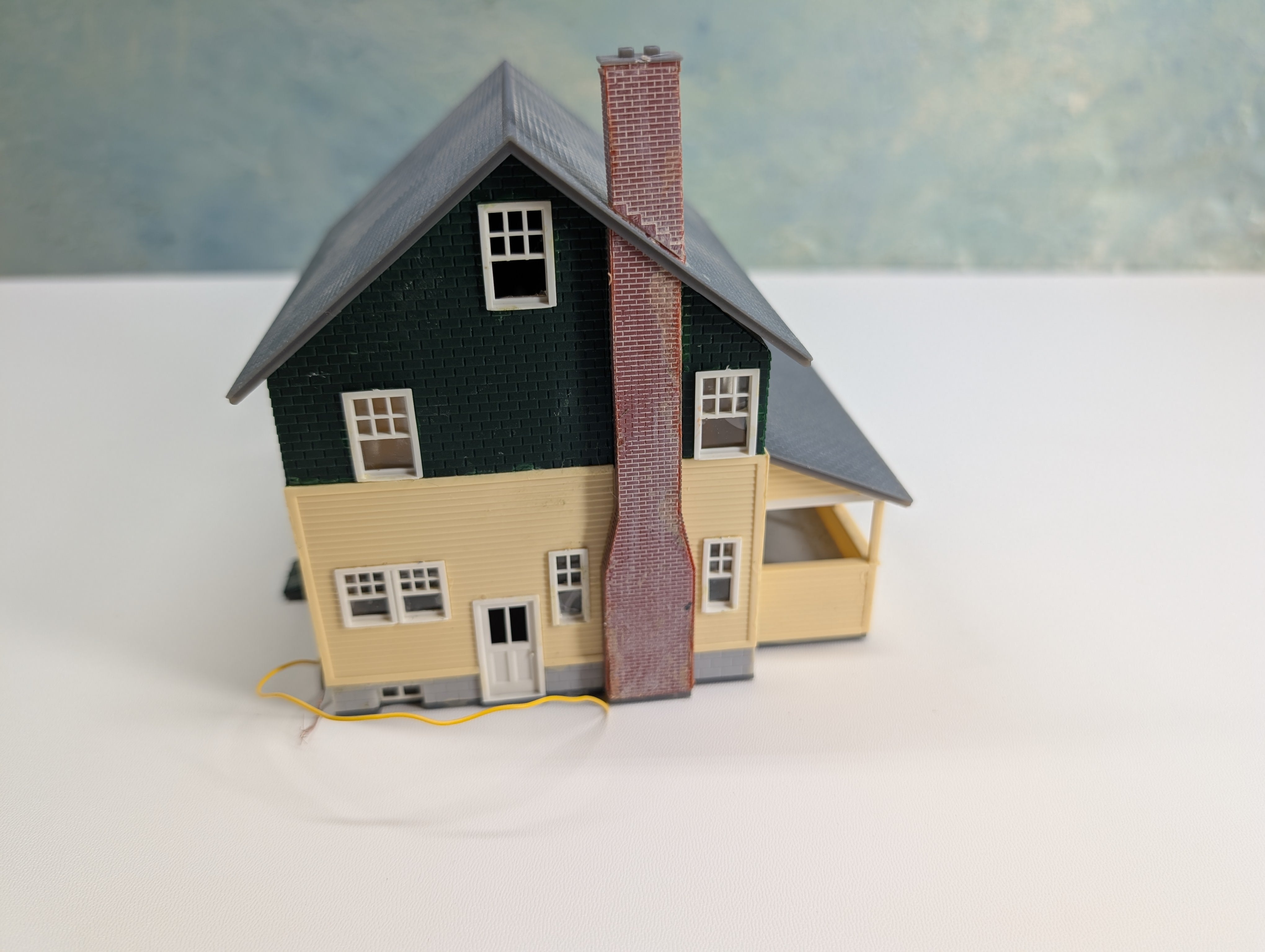 USED HO Scale Green and Yellow House