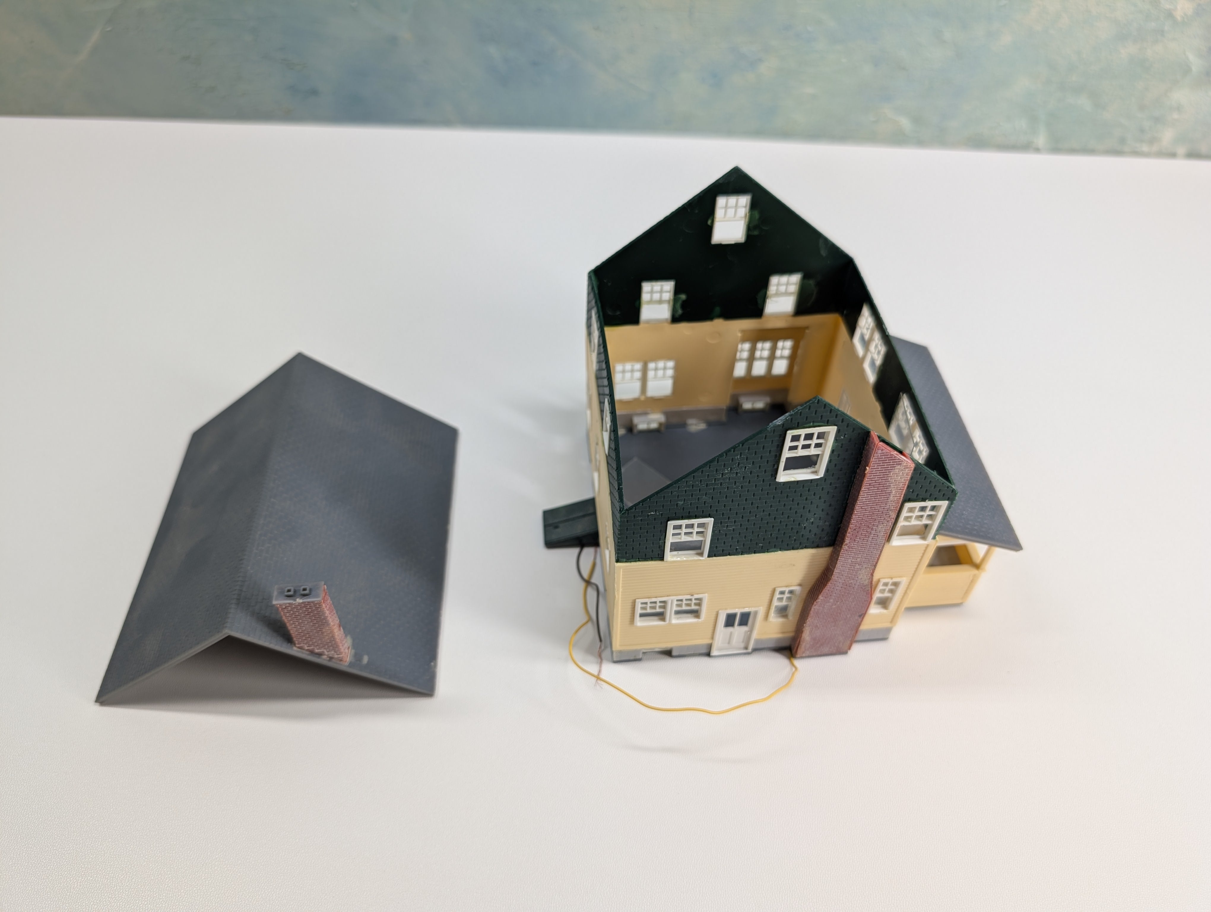 USED HO Scale Green and Yellow House