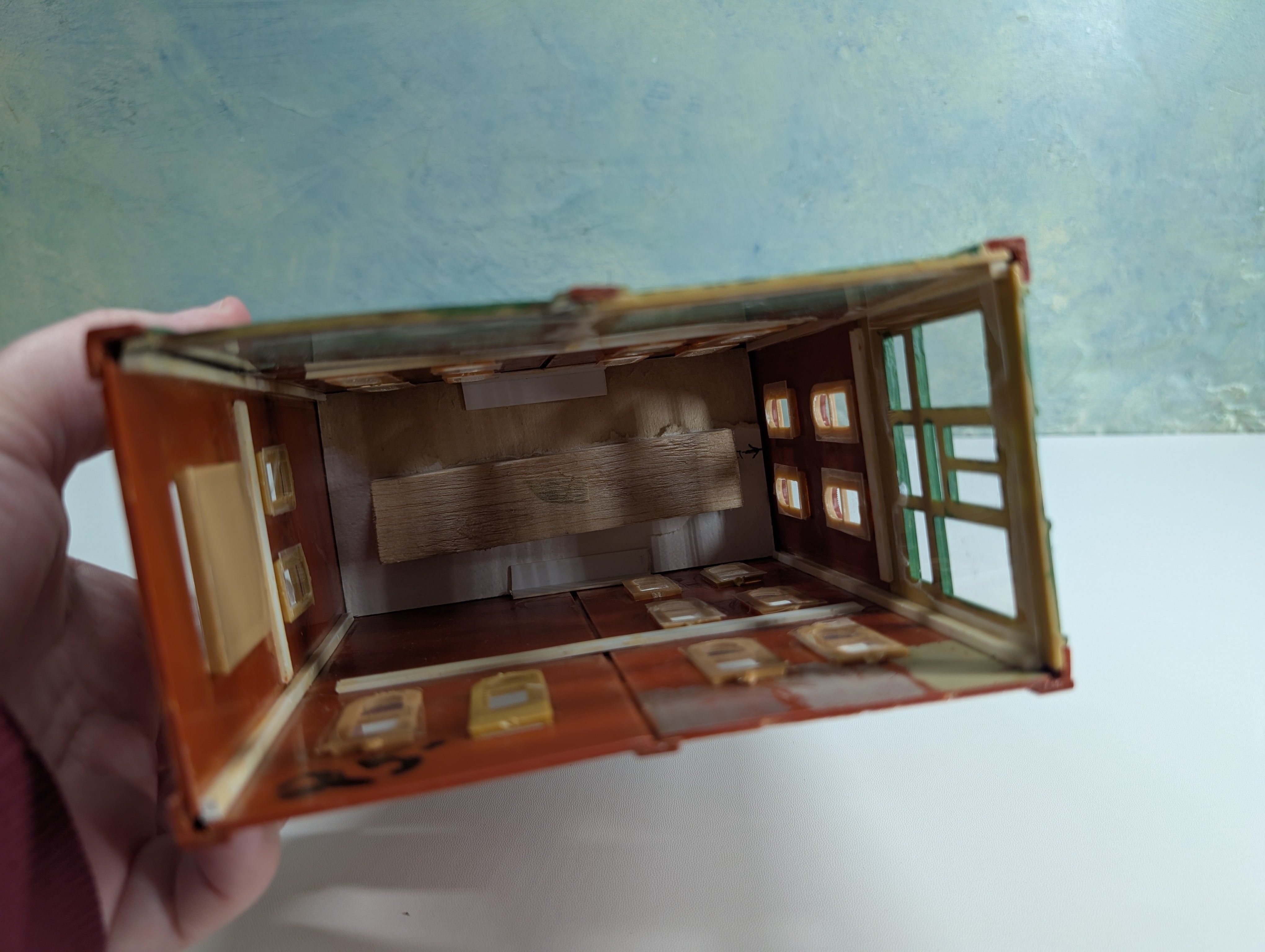 USED HO Scale Brick Corner Storefront