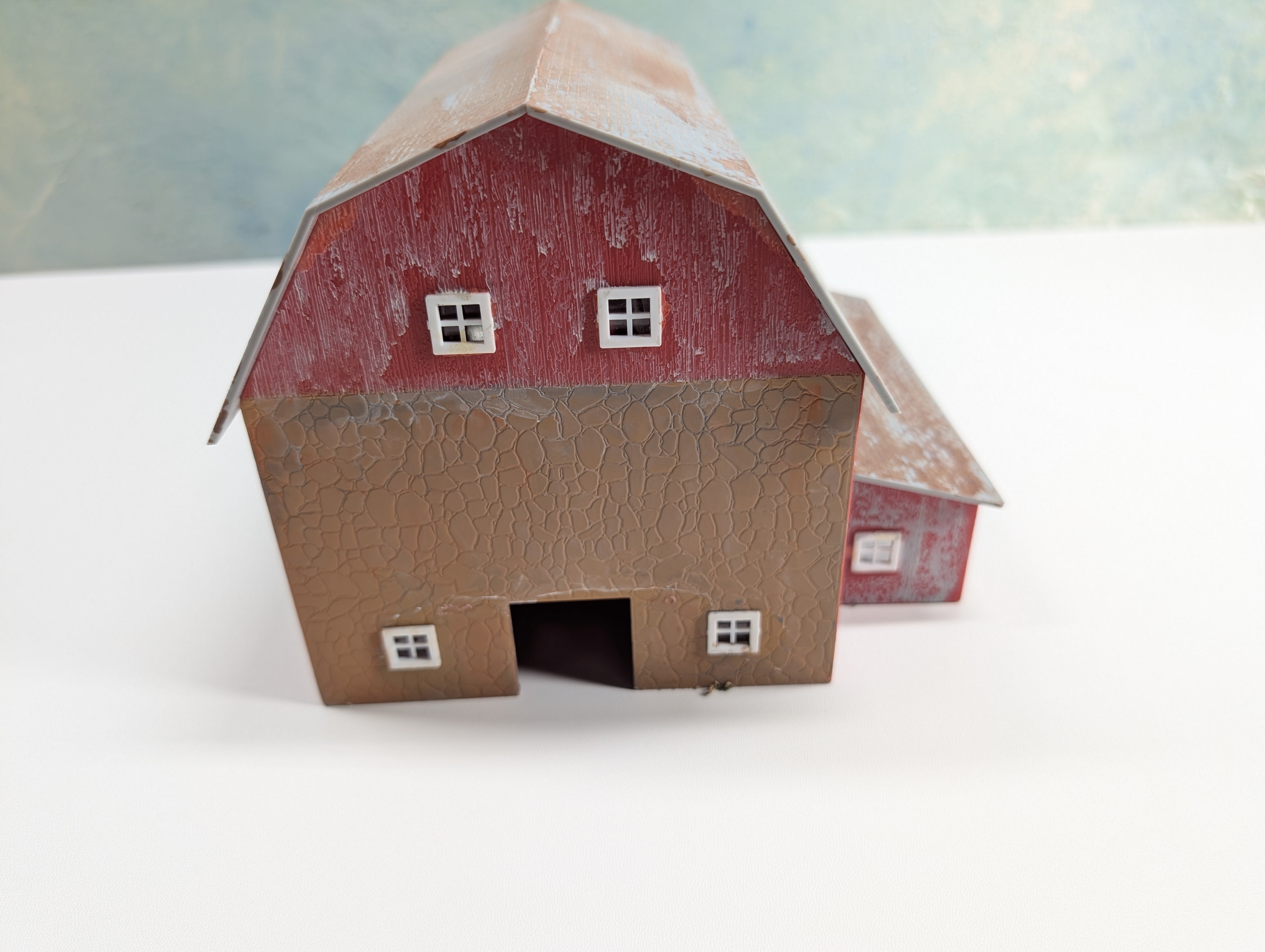 USED HO Scale Large Red Barn, Weathered