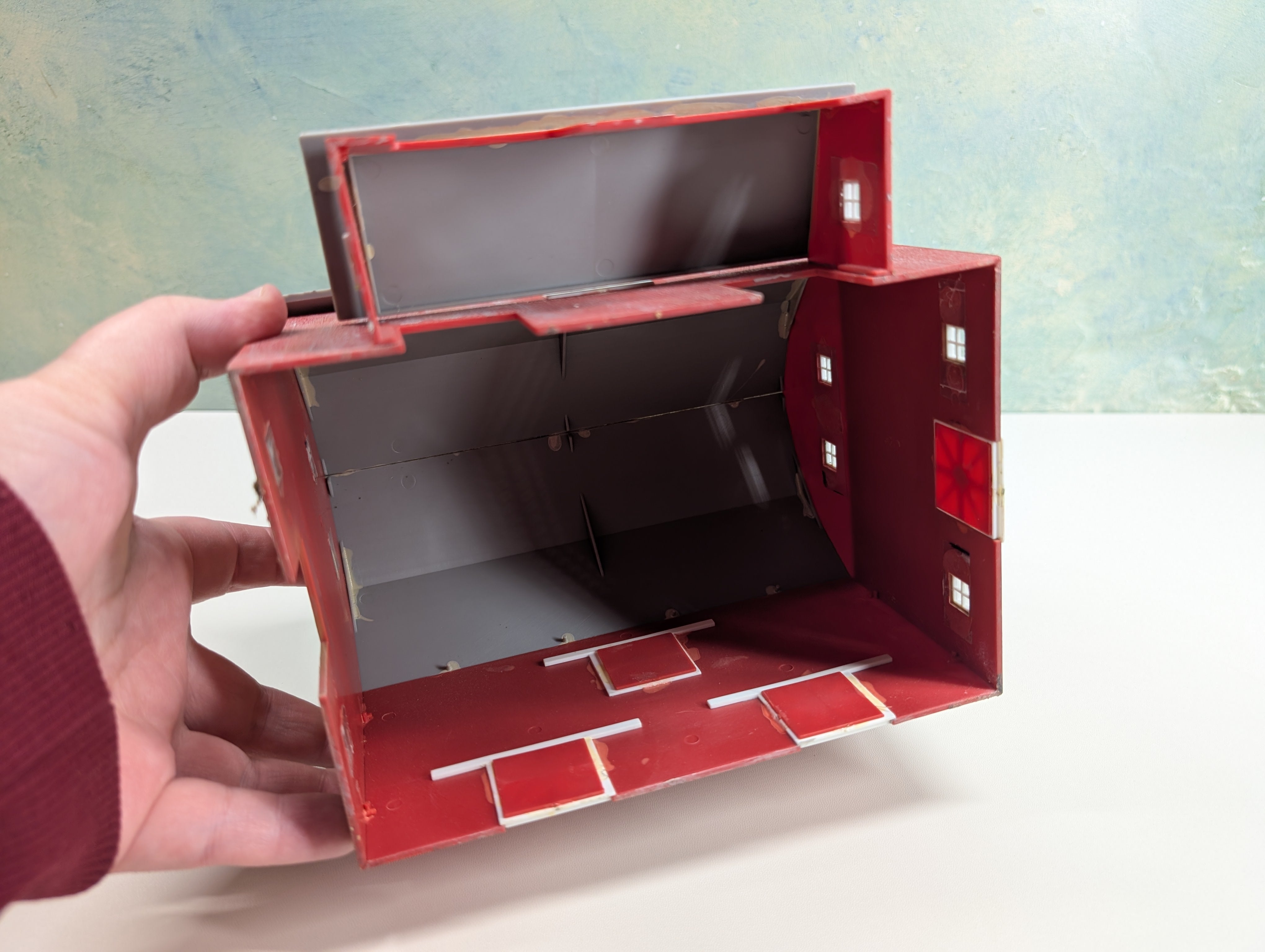 USED HO Scale Large Red Barn, Weathered