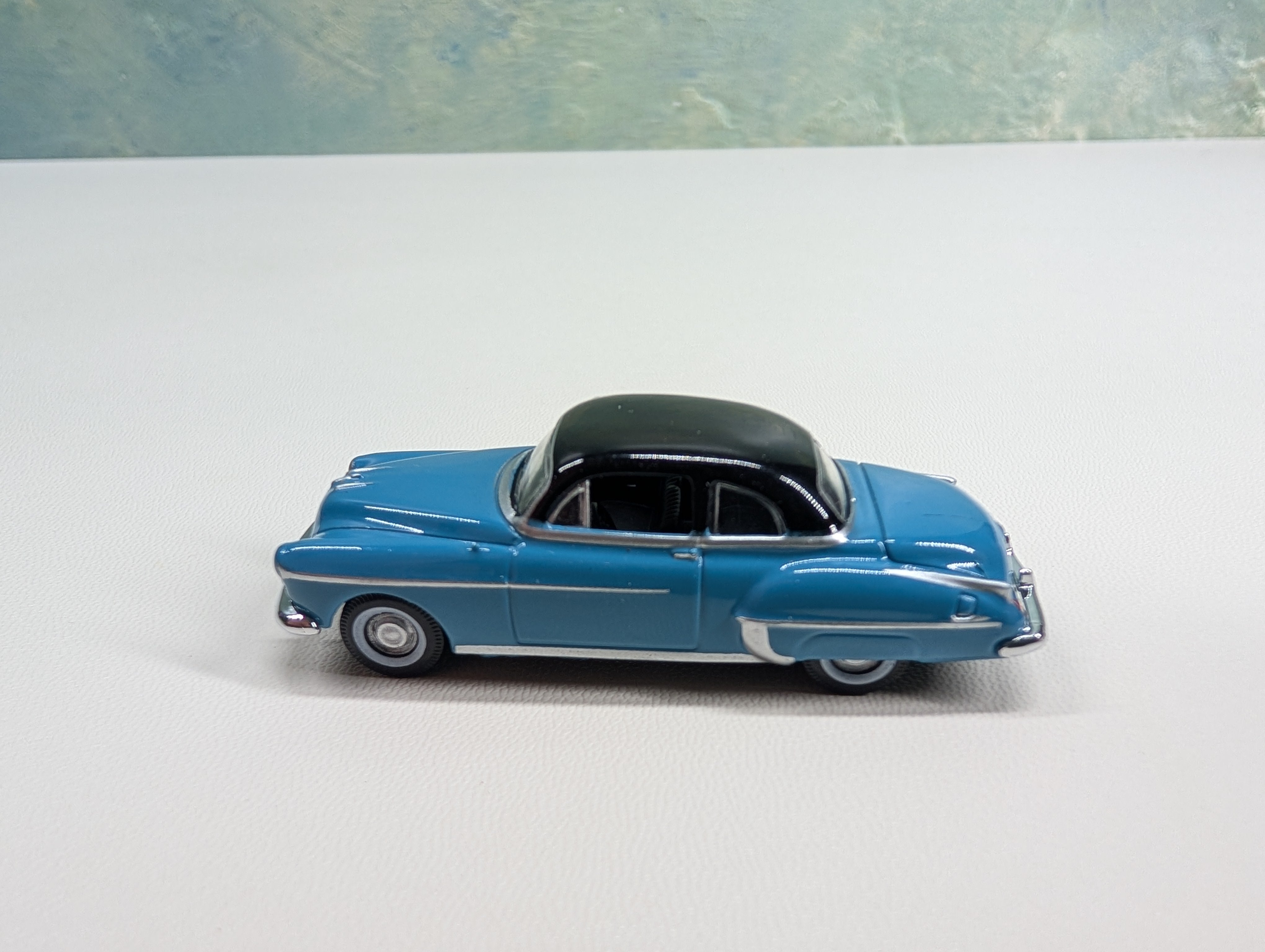USED Oxford Diecast HO Scale 1950s GM Oldsmobile Rocket, Blue