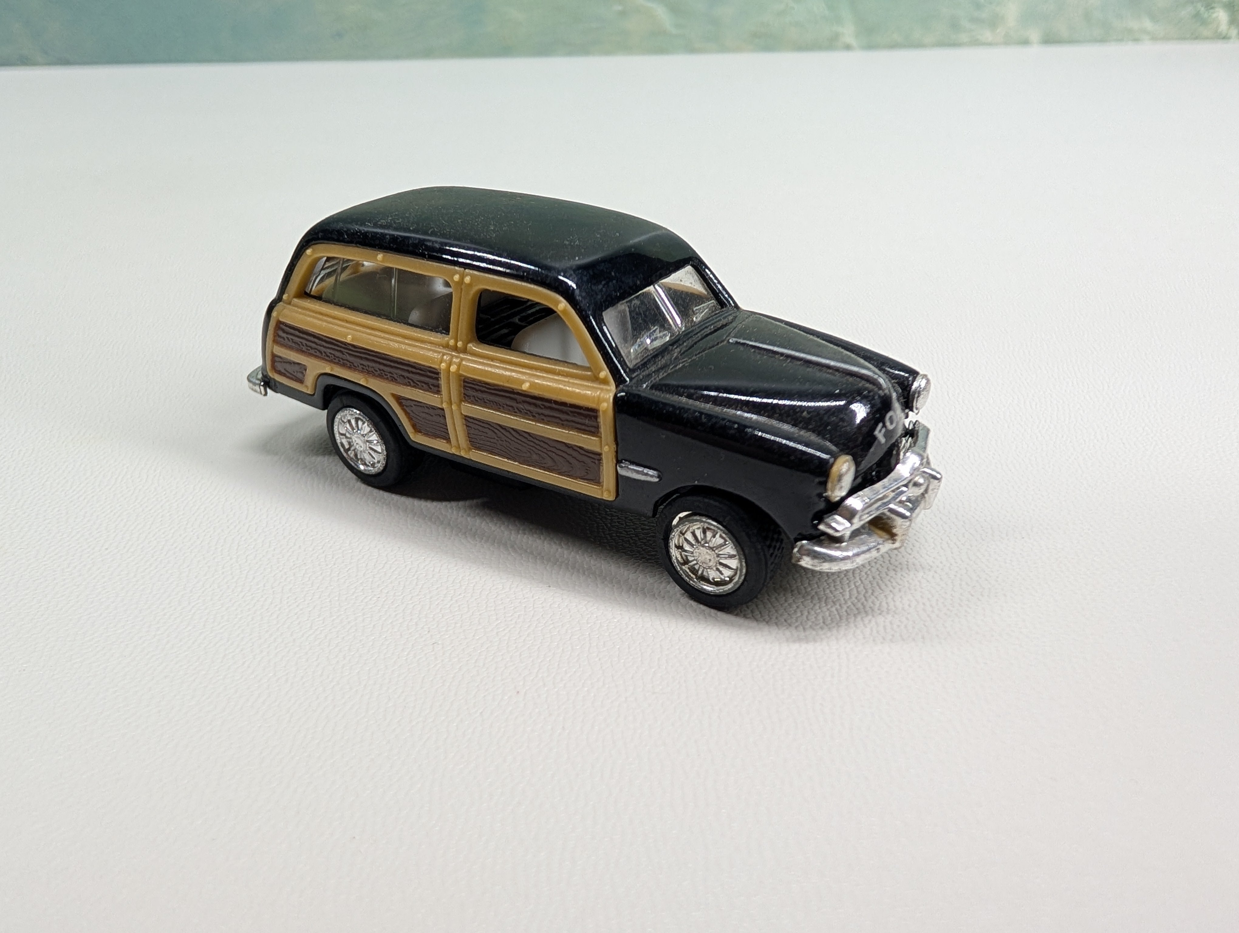 USED HO Scale 1949 Ford Woody Wagon Black
