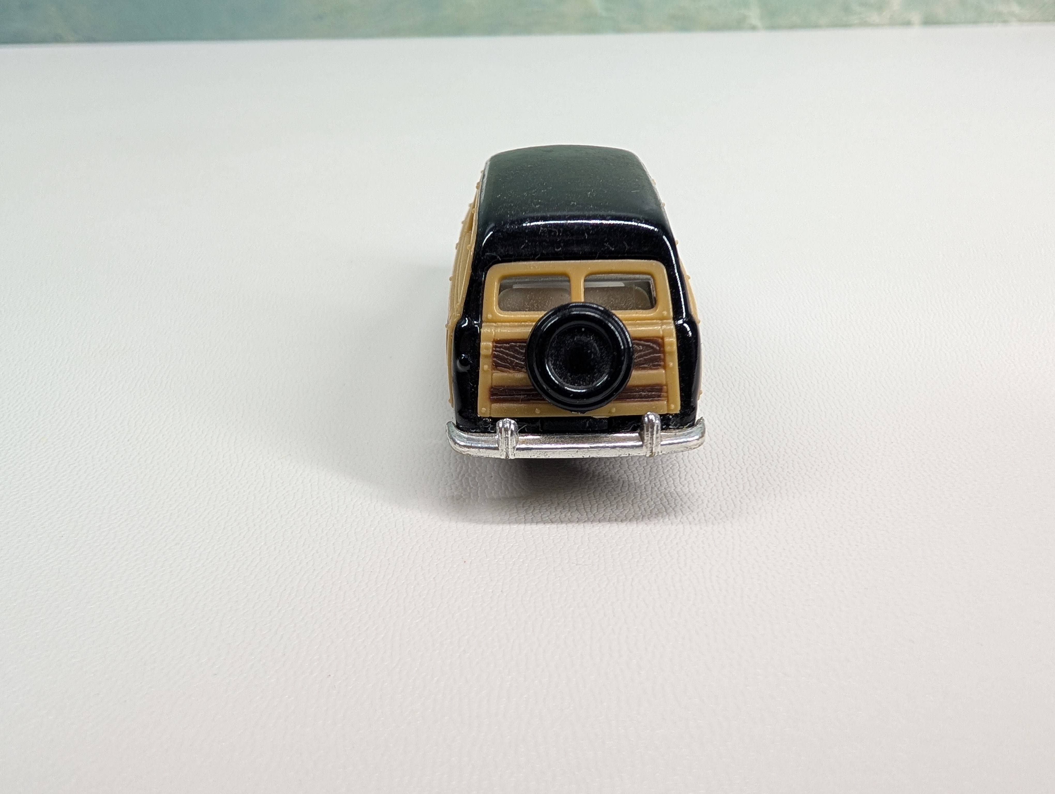 USED HO Scale 1949 Ford Woody Wagon Black