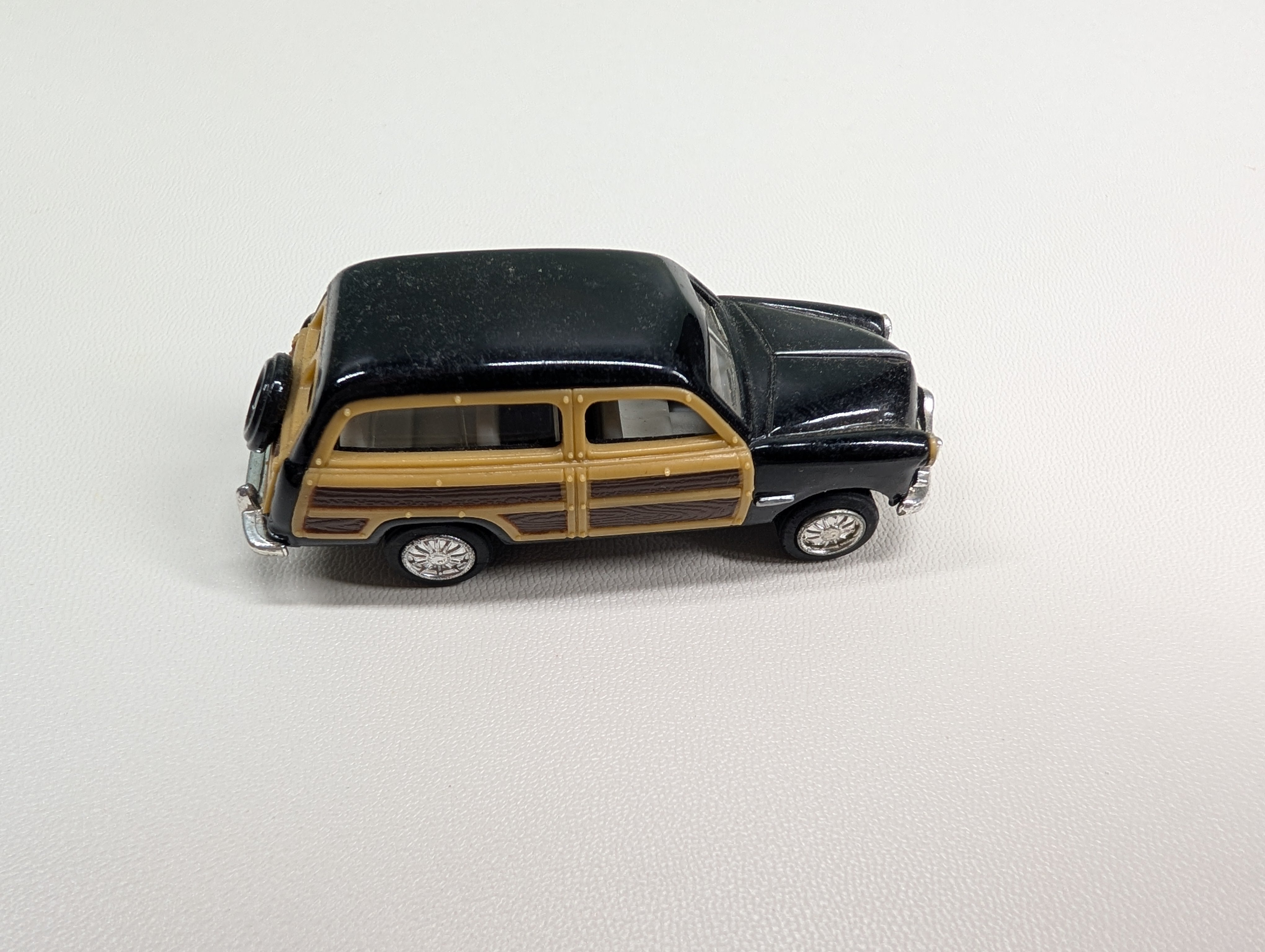 USED HO Scale 1949 Ford Woody Wagon Black