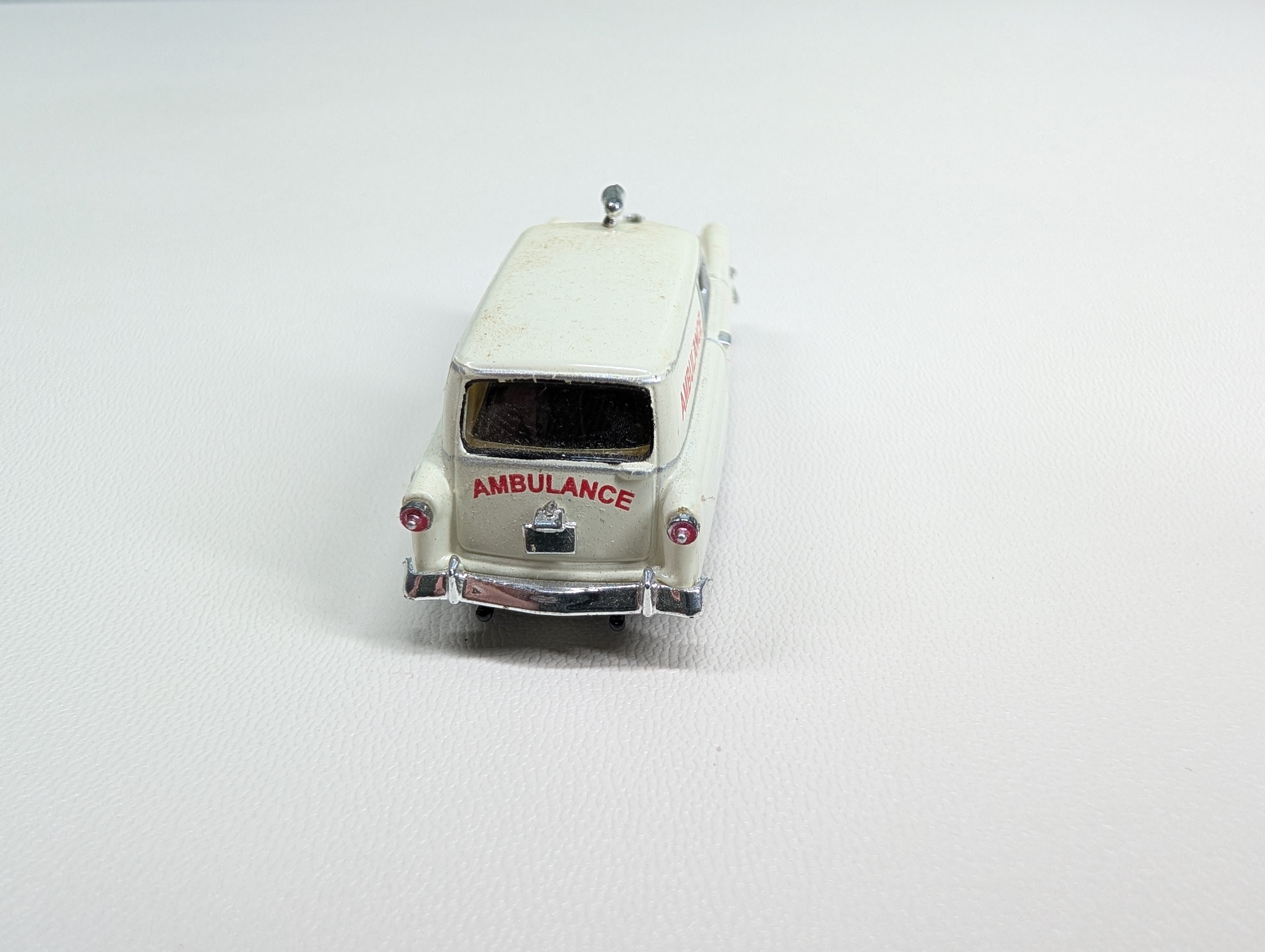 USED Classic Metal Works HO Scale 1953 Ford Courier Sedan Delivery Ambulance