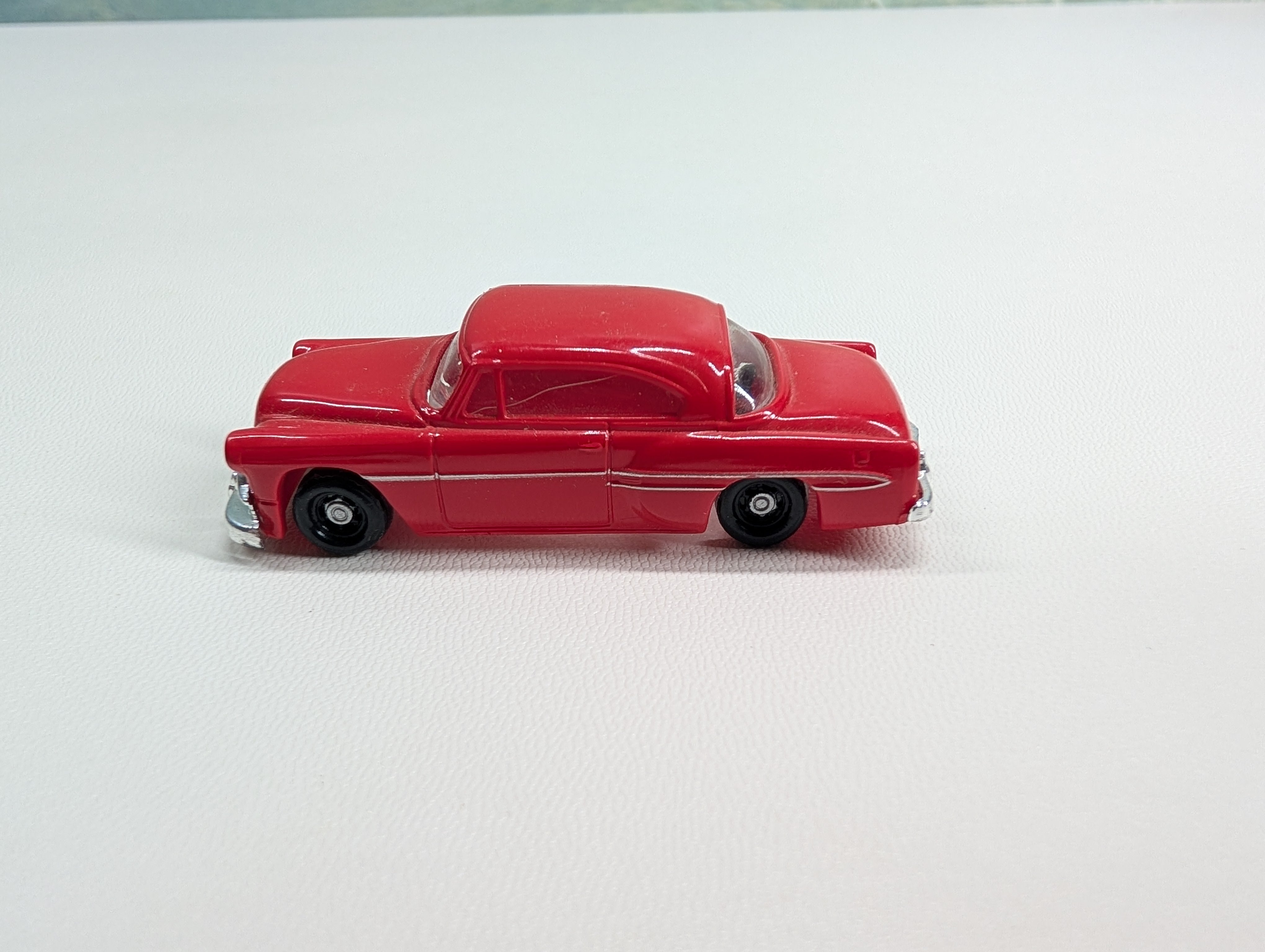 USED HO Scale 2 Door Red Car