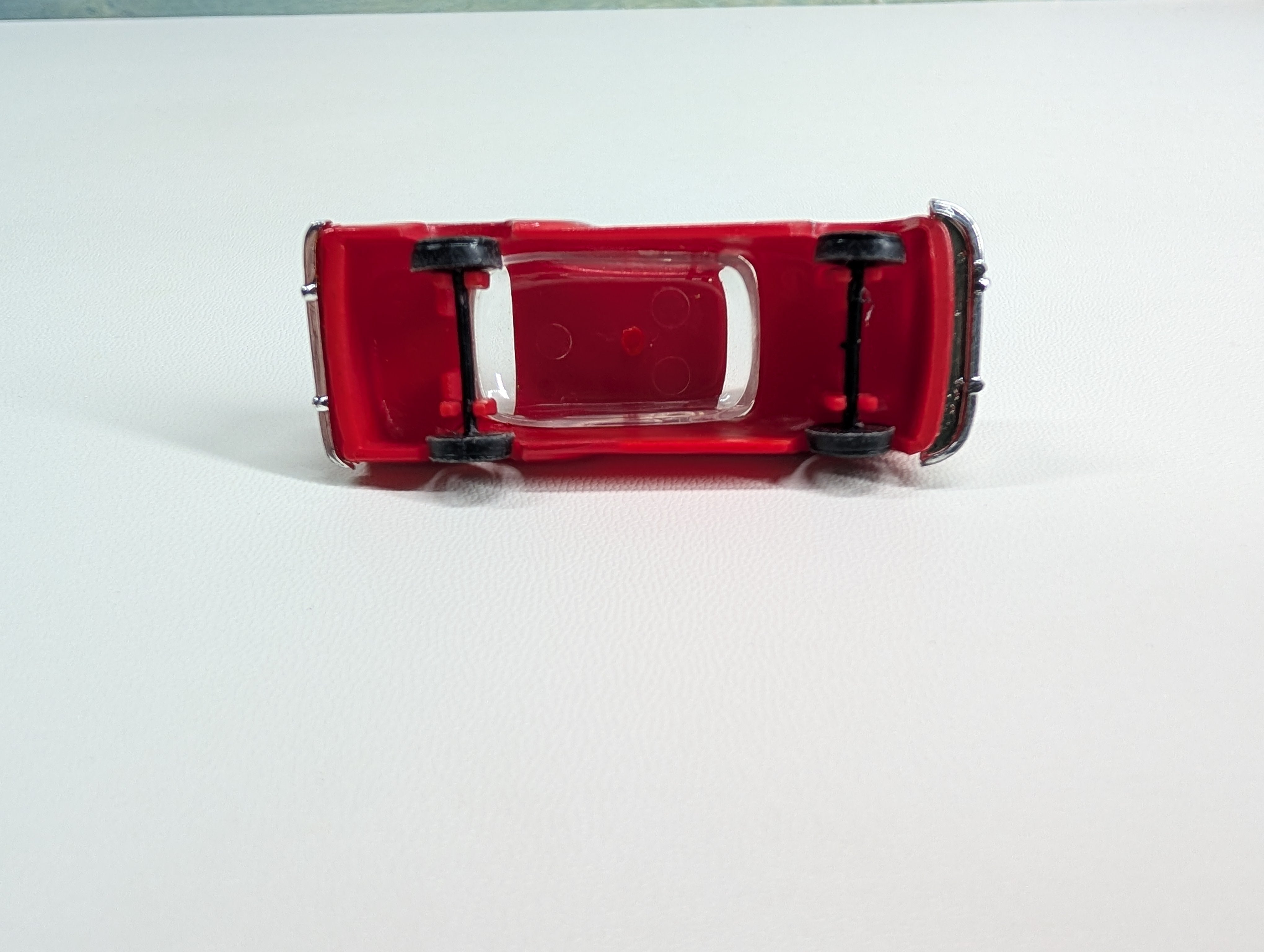 USED HO Scale 2 Door Red Car