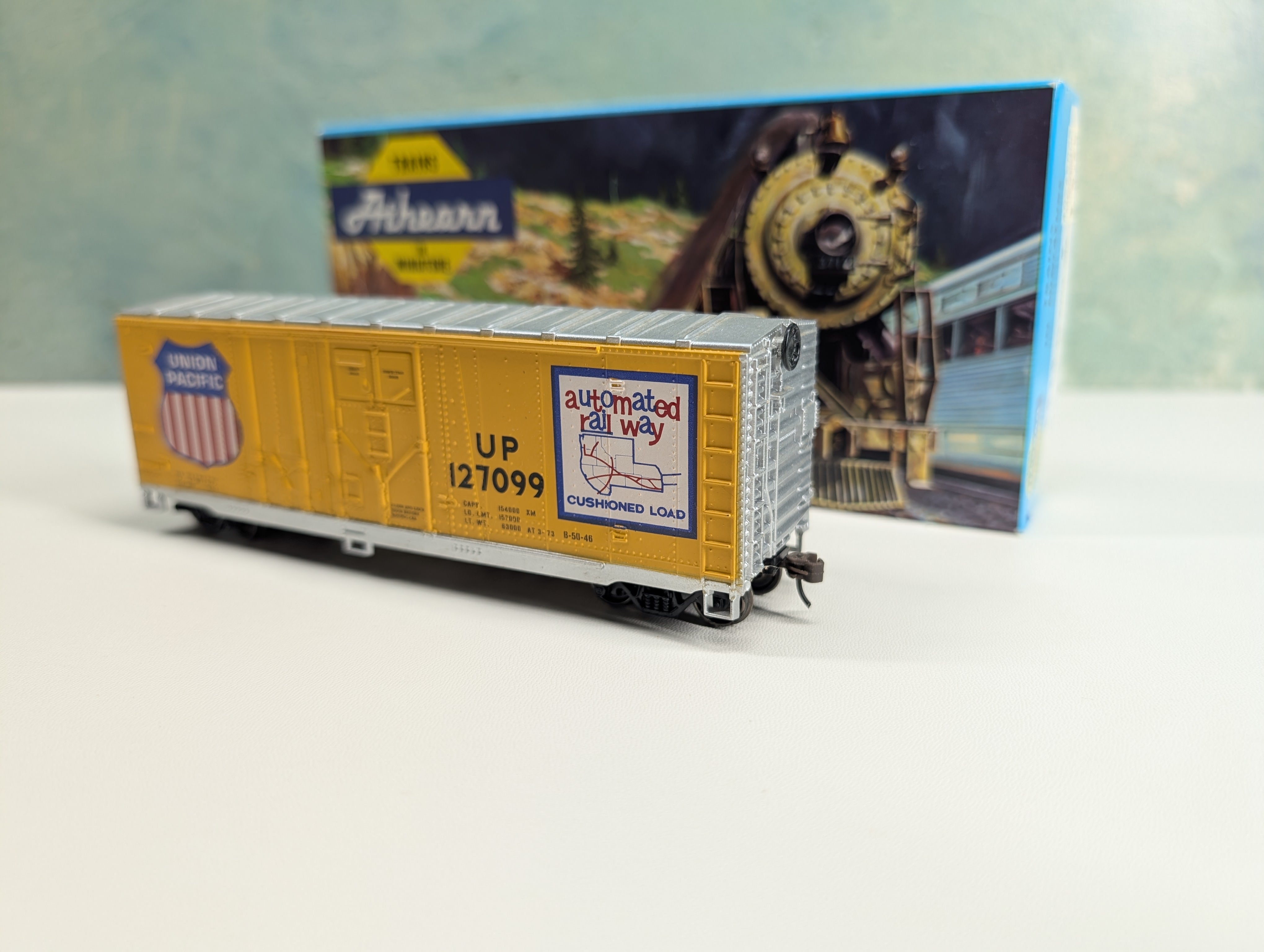 USED Athearn HO Scale 40' Cushioned Box Car Union Pacific UP #127099 Metal Wheels