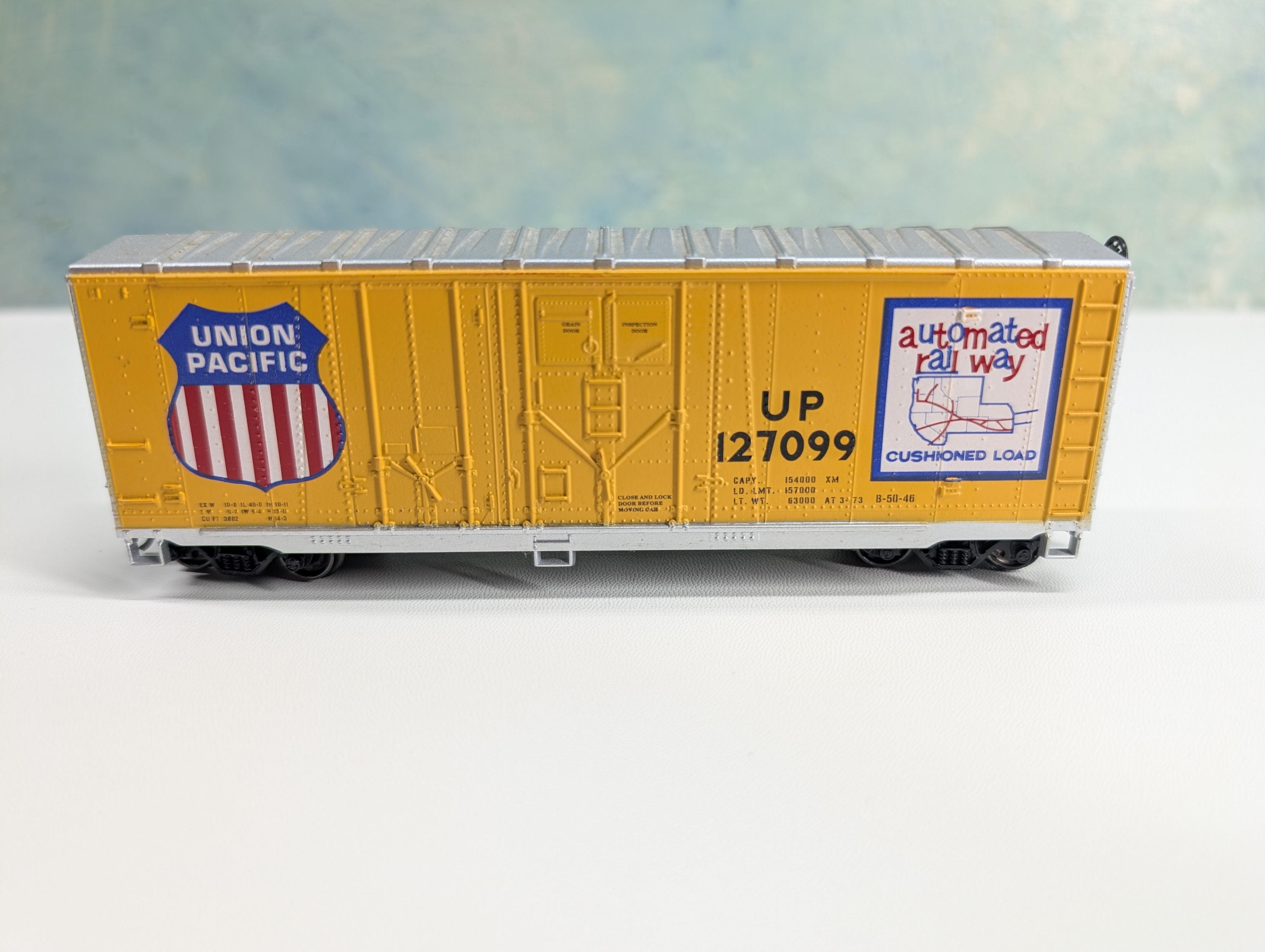 USED Athearn HO Scale 40' Cushioned Box Car Union Pacific UP #127099 Metal Wheels
