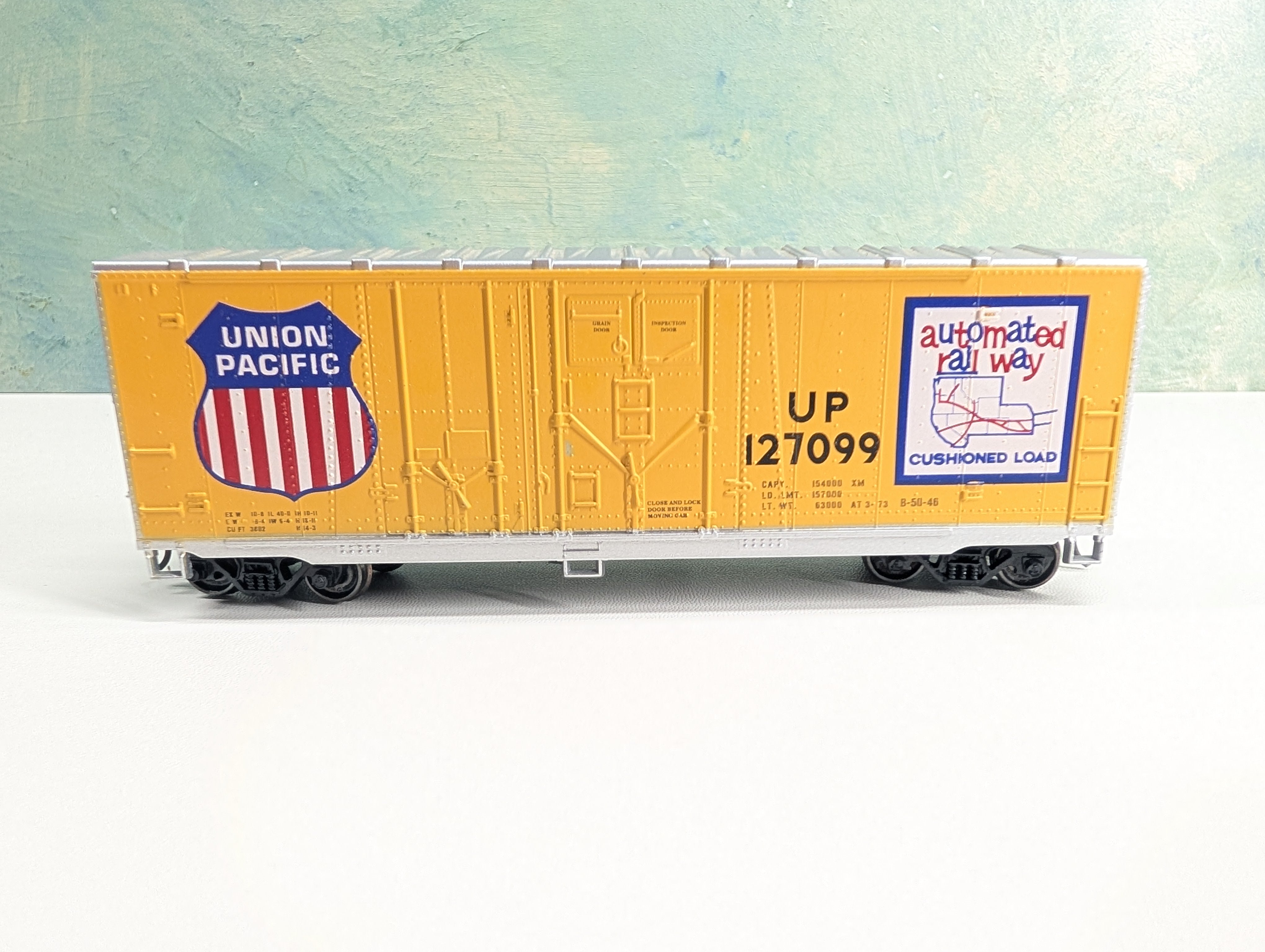 USED Athearn HO Scale 40' Cushioned Box Car Union Pacific UP #127099 Metal Wheels