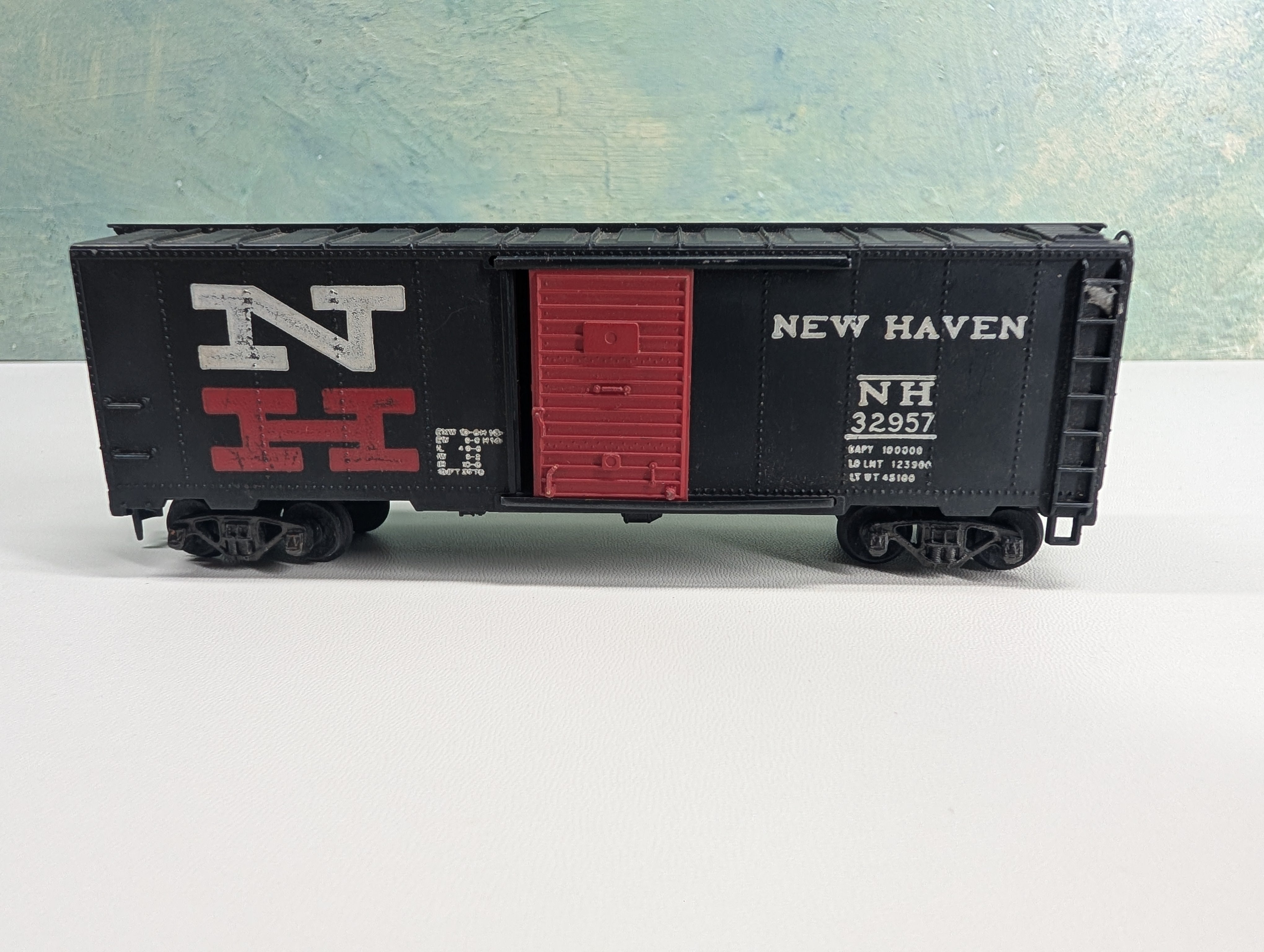 USED Mantua HO Scale 40' Box Car New Haven NH #32957