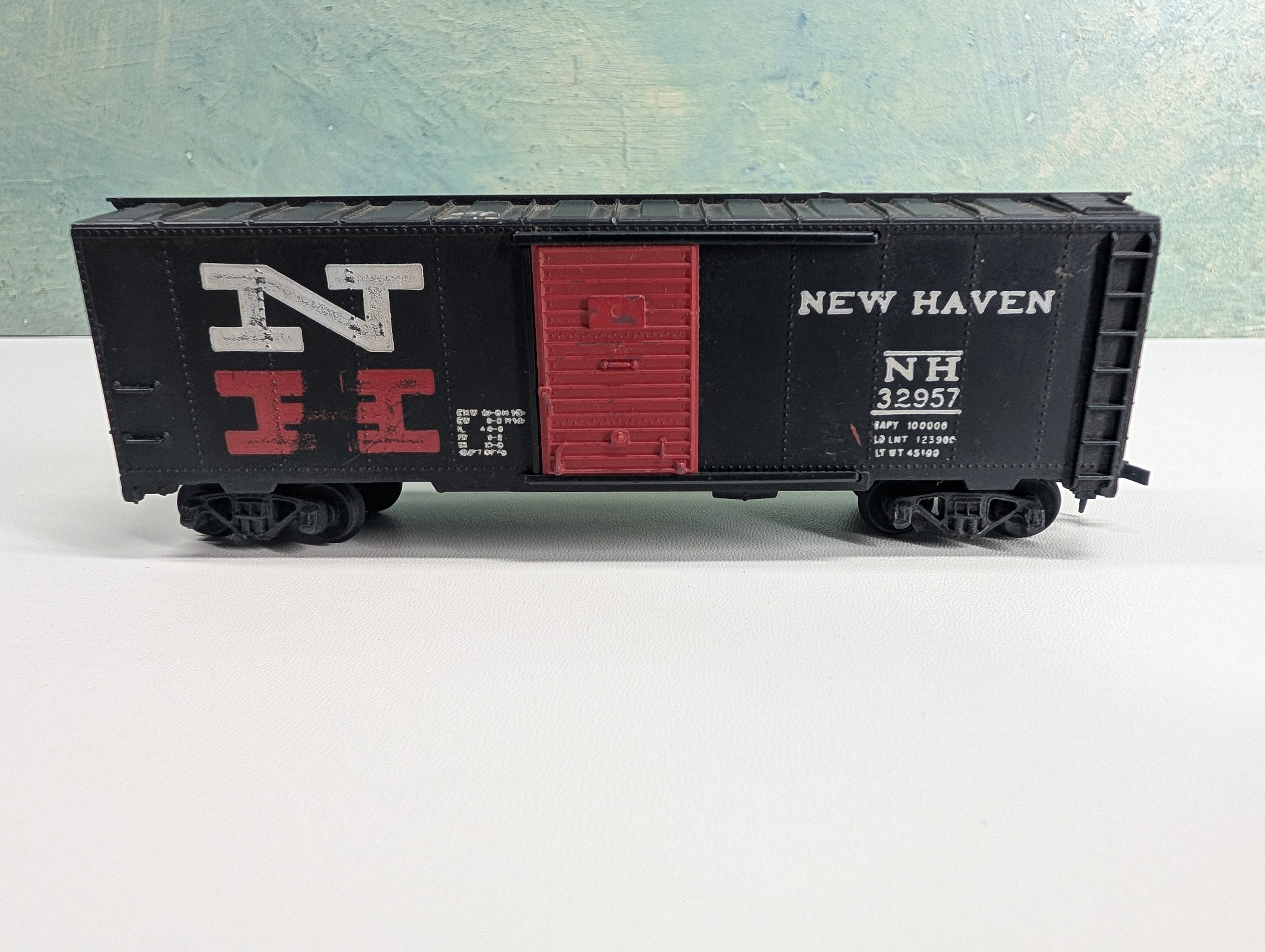 USED Mantua HO Scale 40' Box Car New Haven NH #32957
