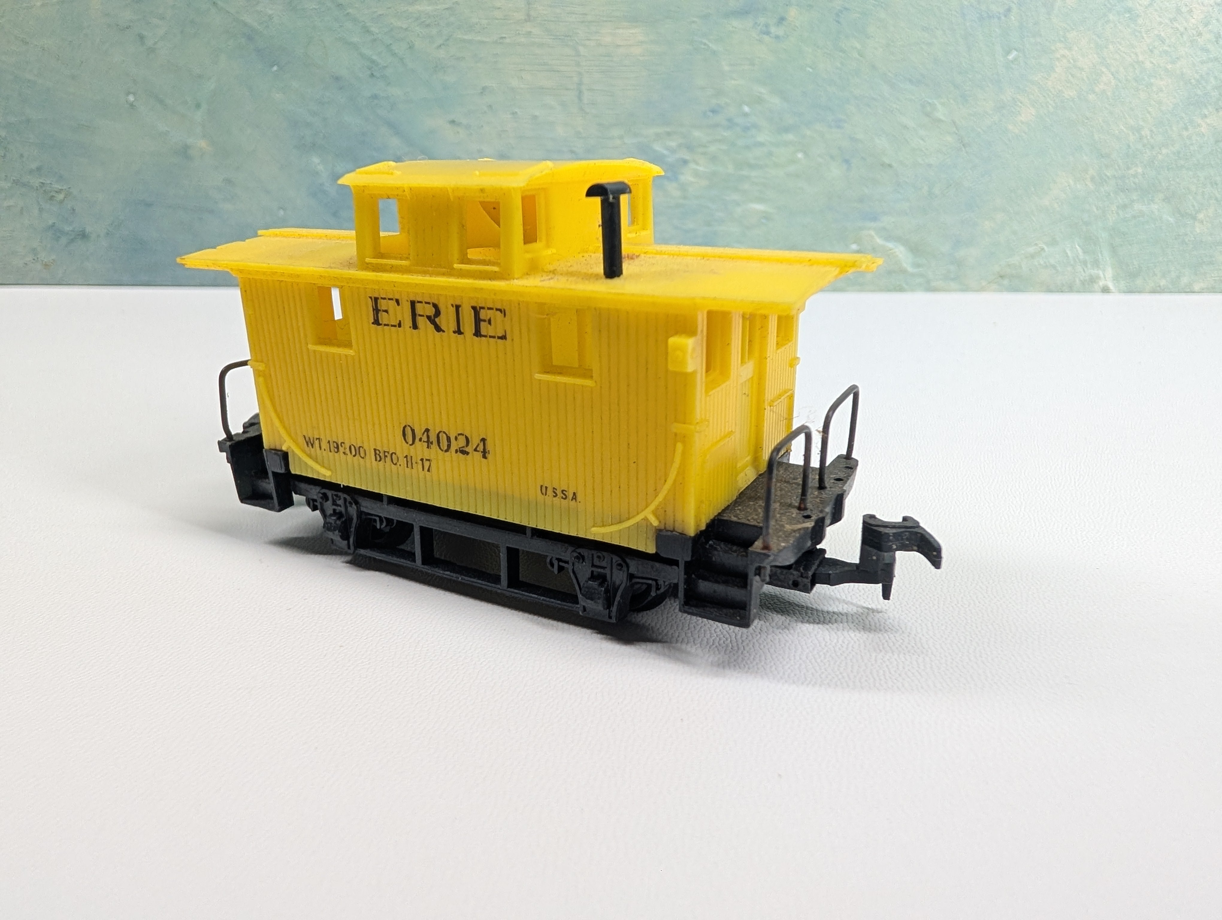 USED Rivarossi HO Scale Bobber Caboose Erie #04024