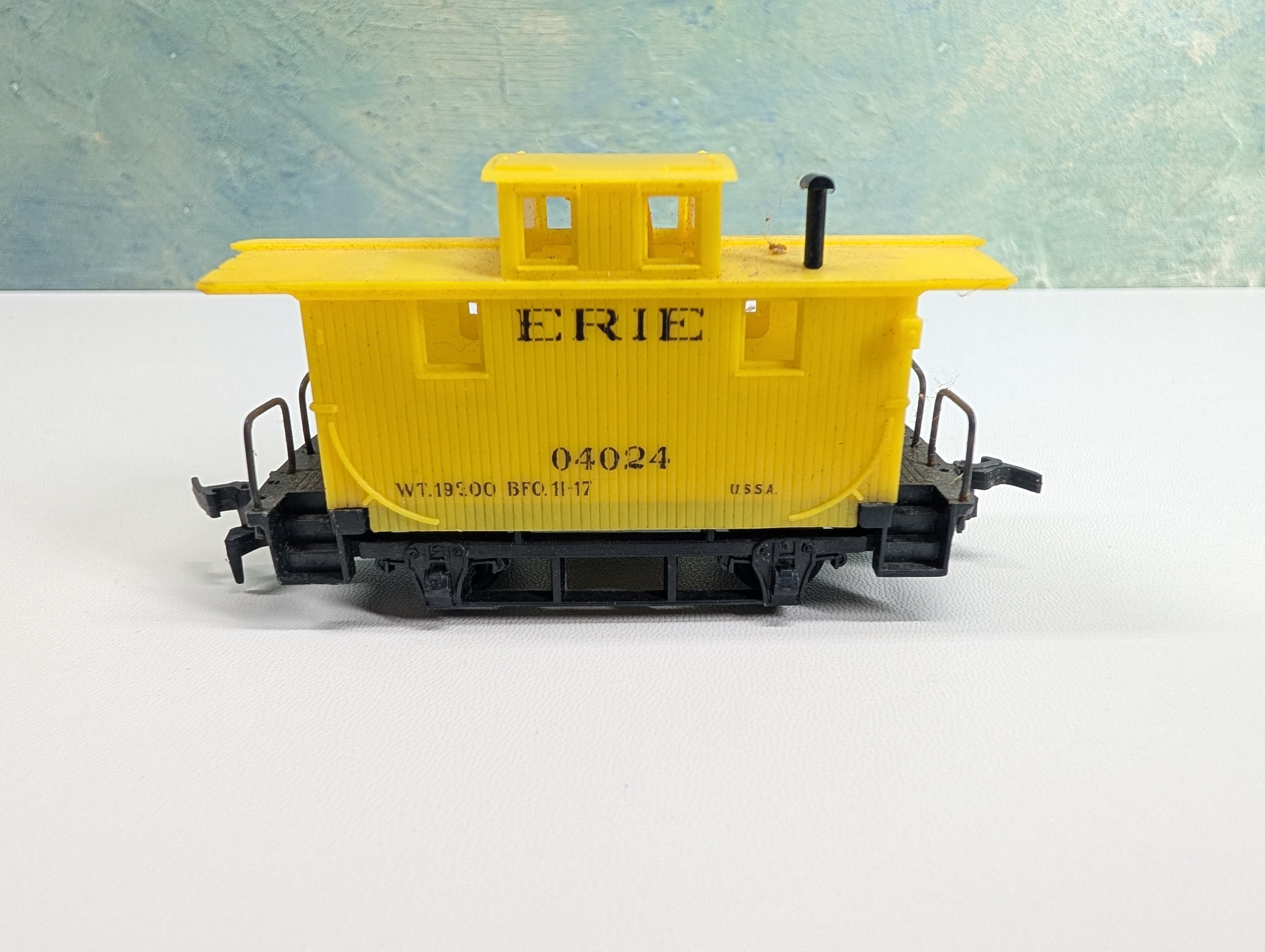 USED Rivarossi HO Scale Bobber Caboose Erie #04024