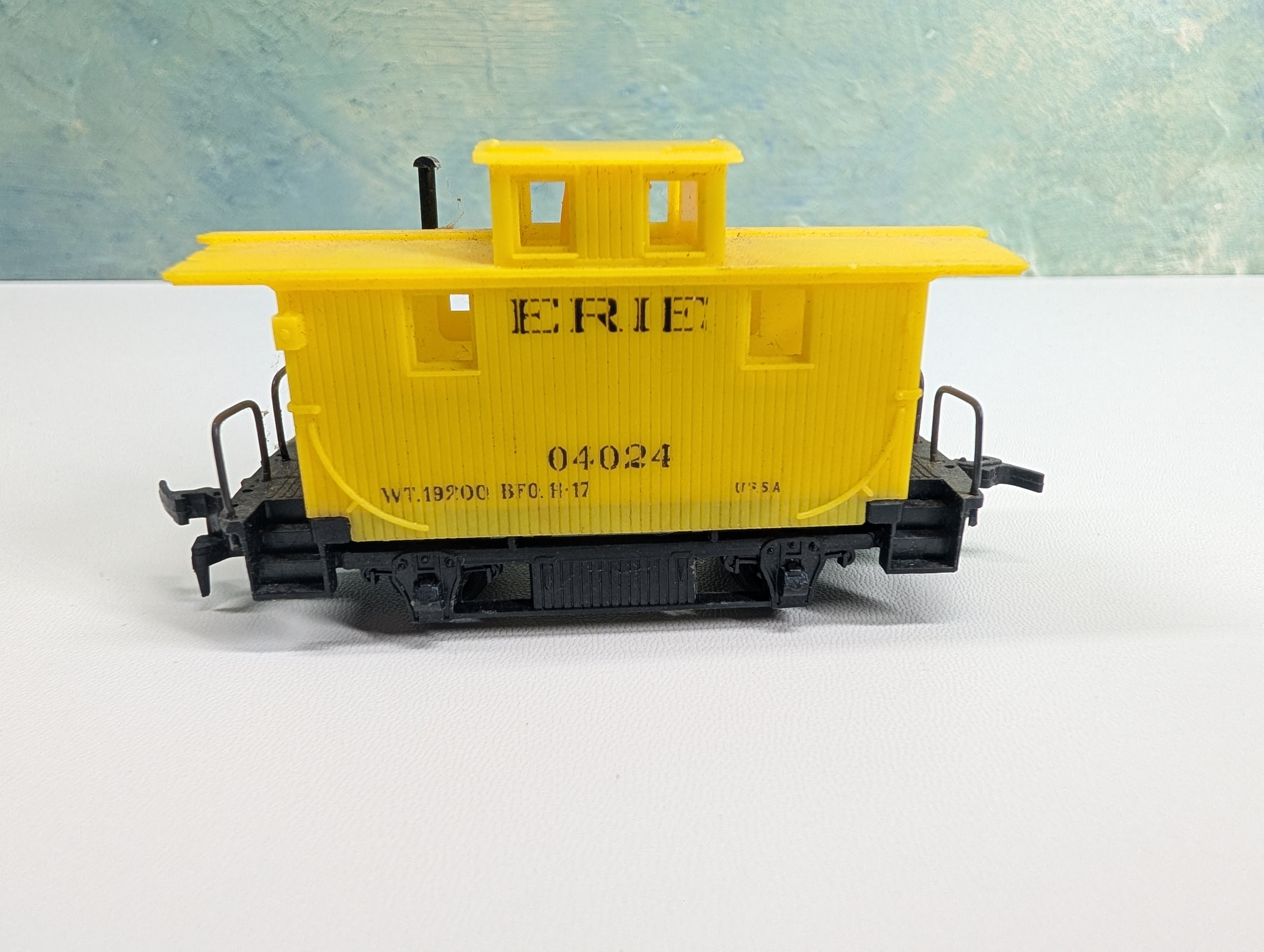 USED Rivarossi HO Scale Bobber Caboose Erie #04024