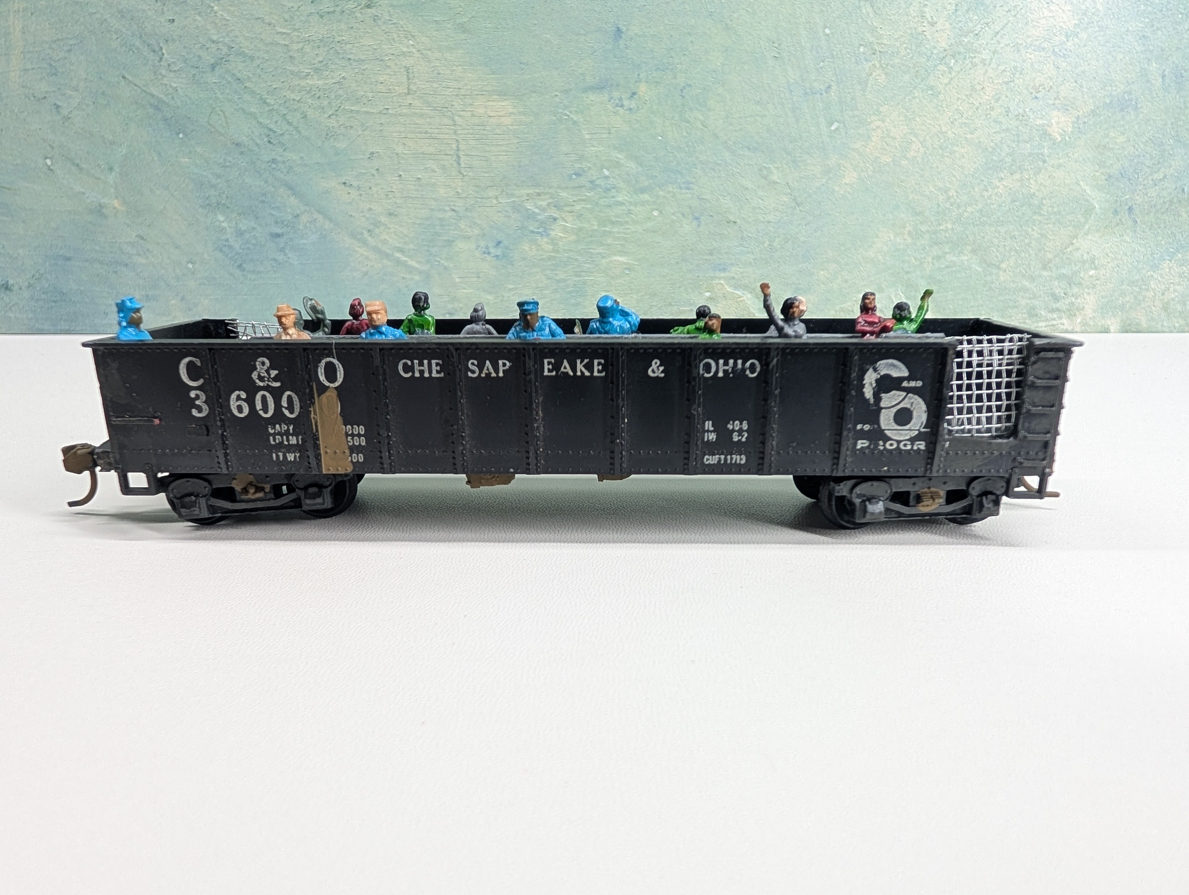 USED Mantua HO Scale 40' Custom Excursion Gondola w/ Passengers
