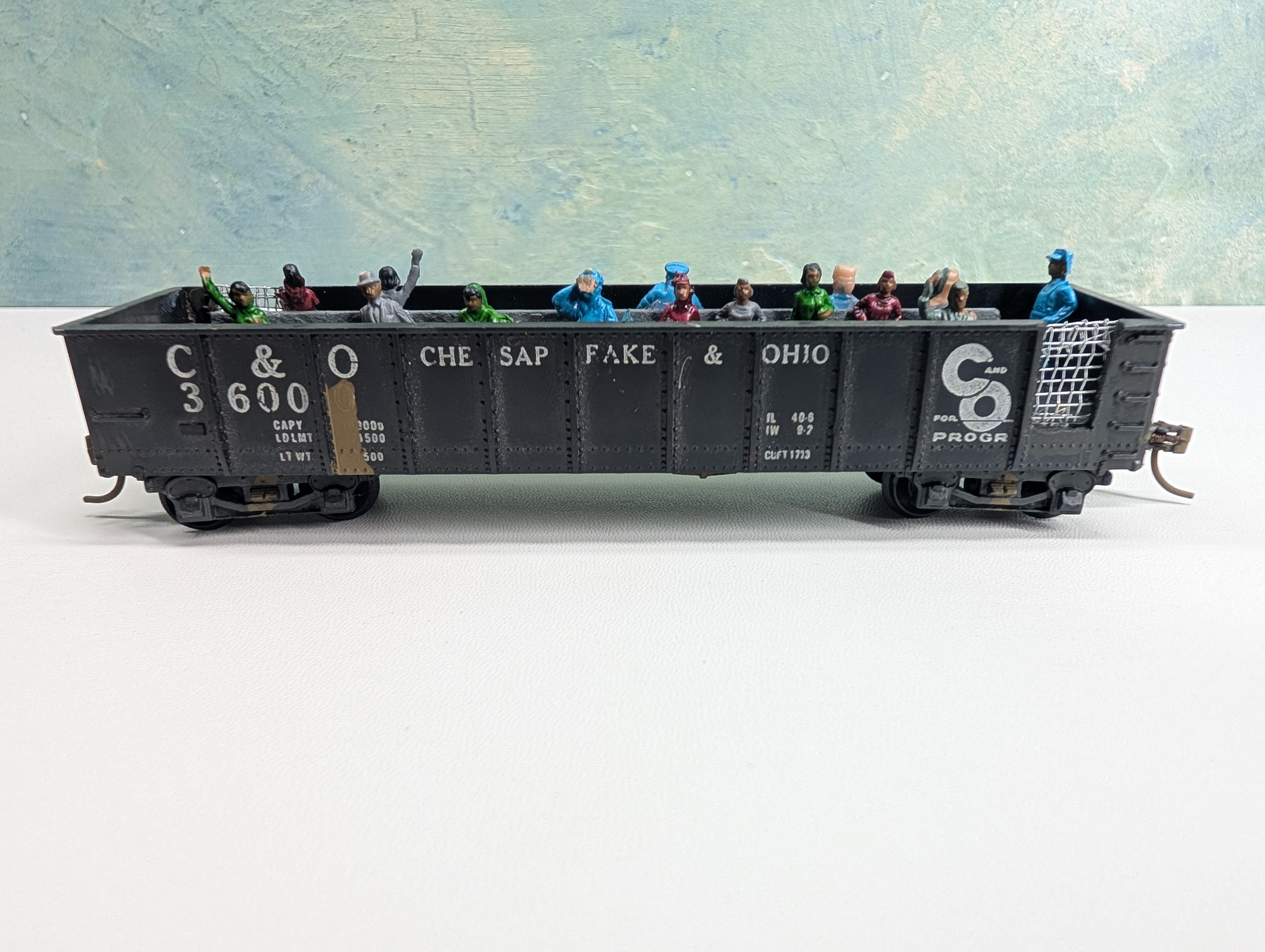 USED Mantua HO Scale 40' Custom Excursion Gondola w/ Passengers
