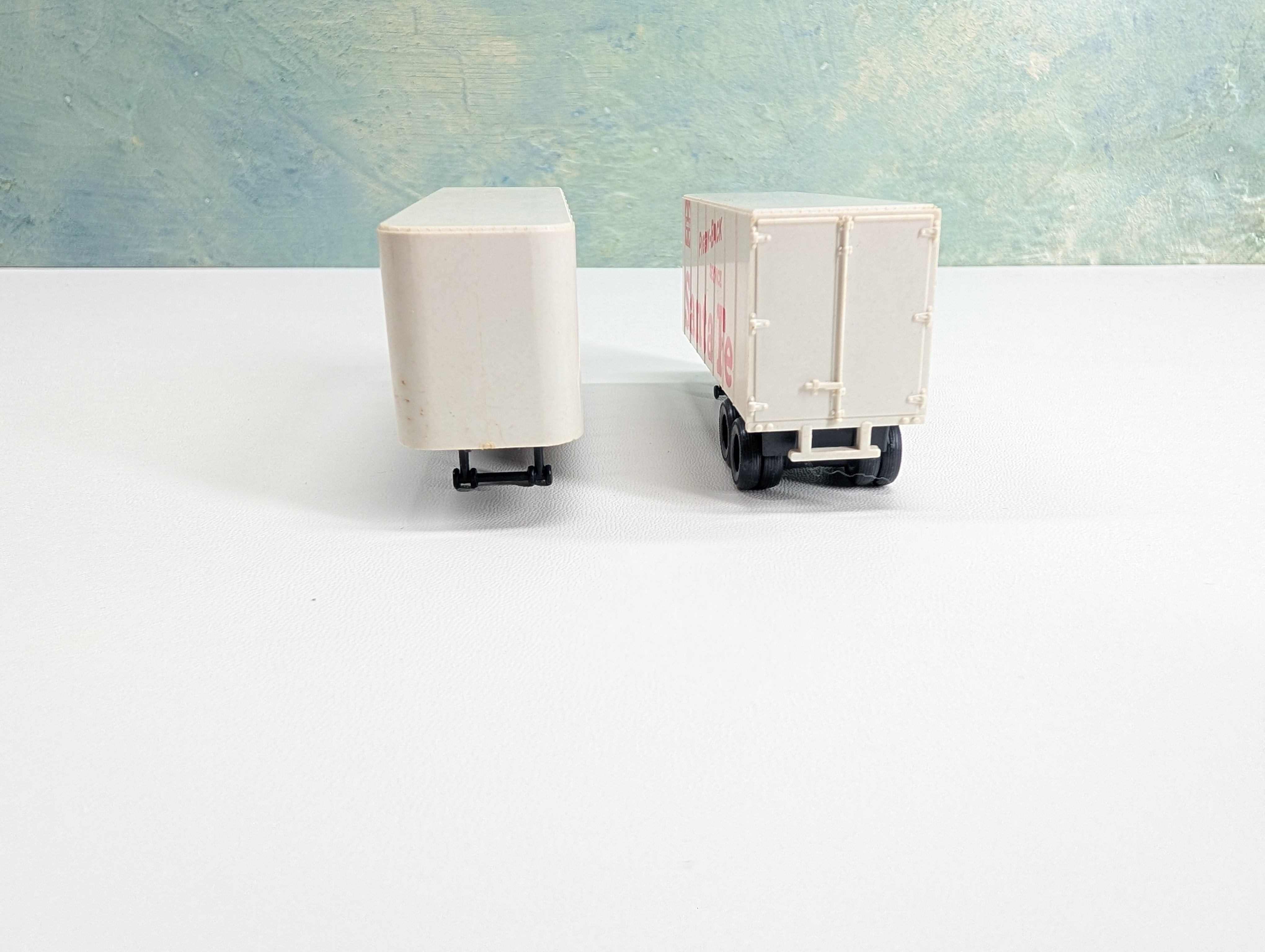 USED Tyco HO Scale 24' Piggyback Trailers (2 pcs)